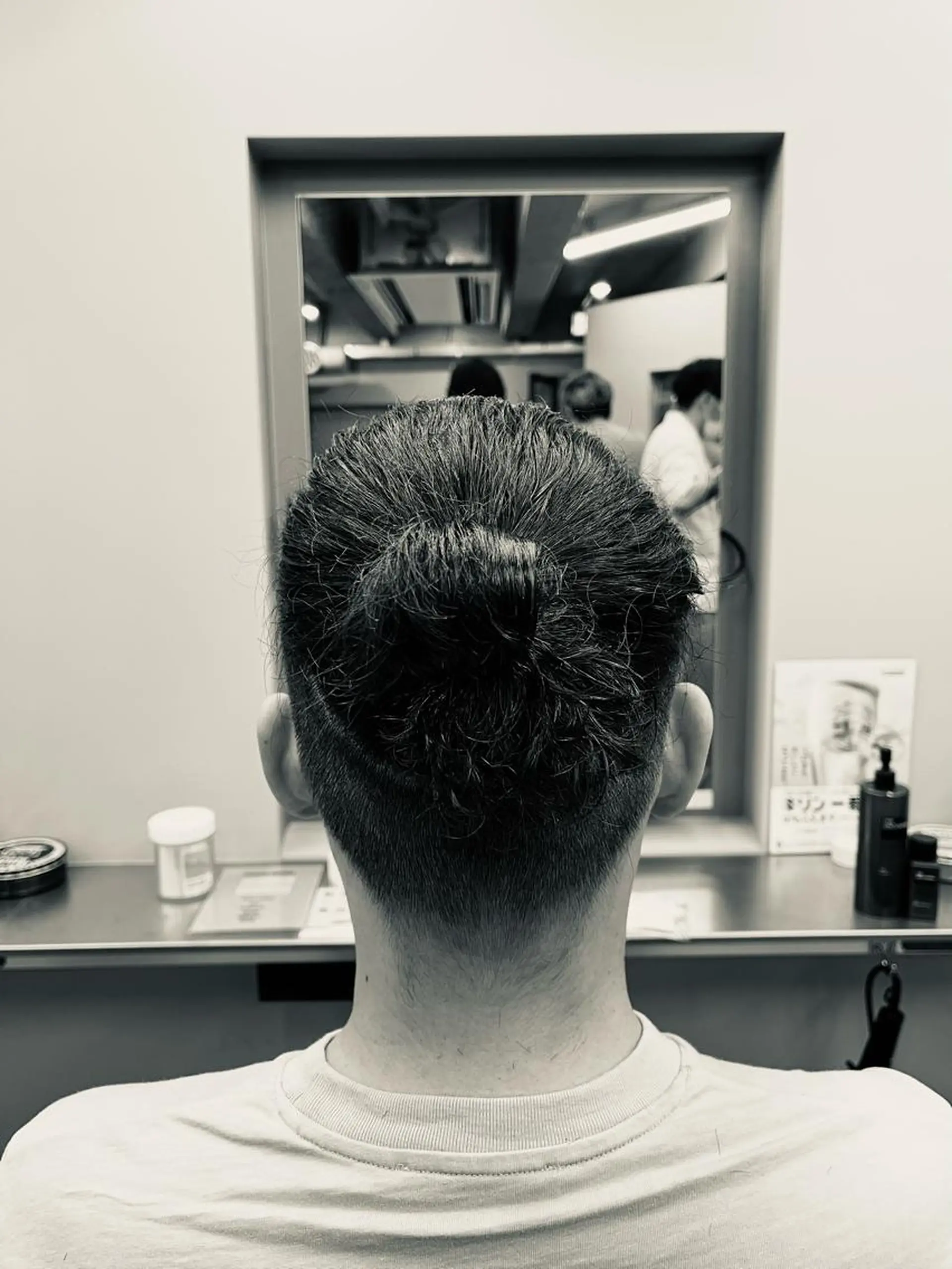 セミロング パーマ メンズ センターパート フェードカット マッシュ メンズパーマ メンズツイストパーマ icon Blue所属・池袋メンズパーマ フェード純平のヘアスタイル