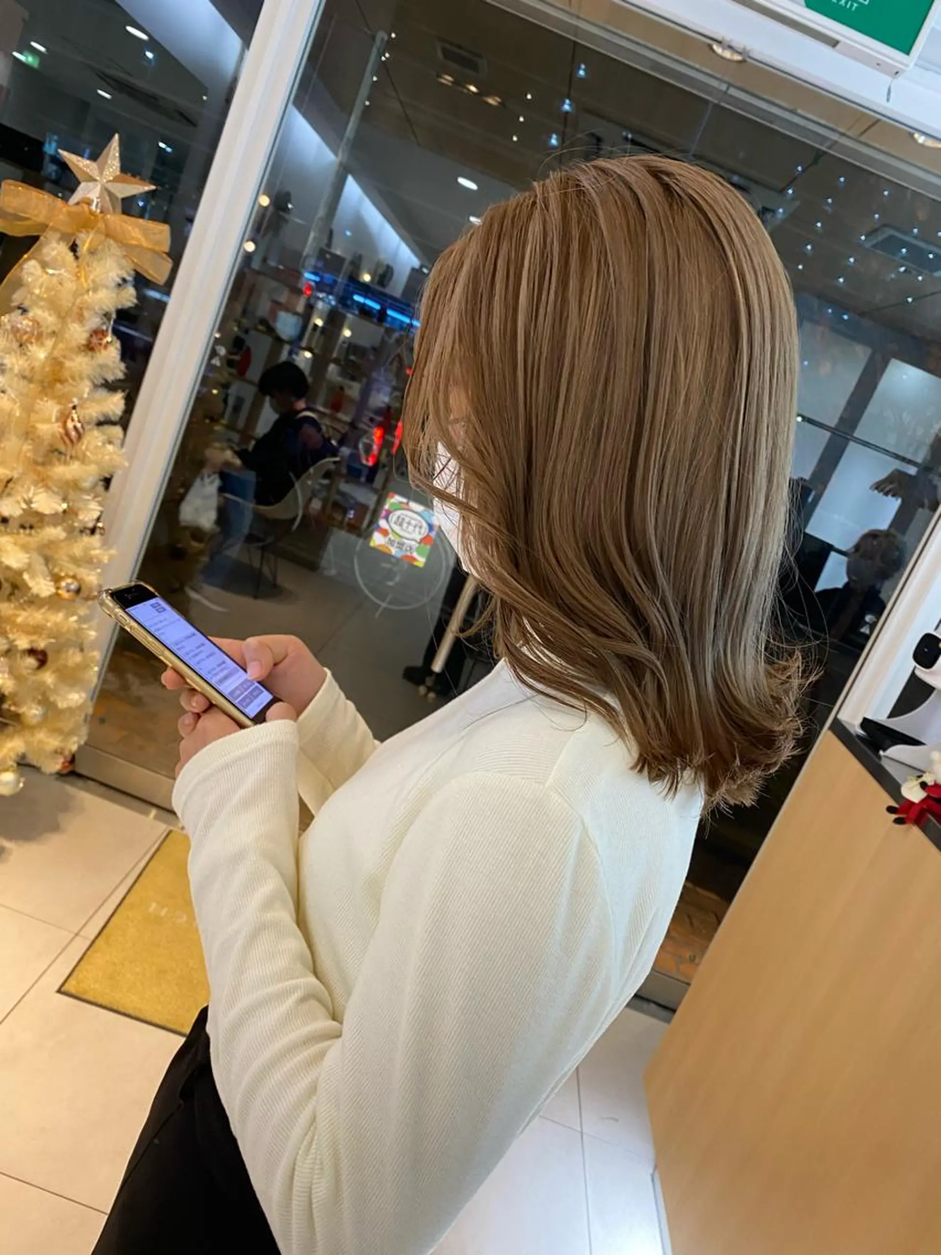 セミロング カラー ベージュカラー ブリーチ ケアブリーチ 透明感カラー ヘアカラー 🍀透明感抜群🍀/ ハイトーンカラーのヘアスタイル