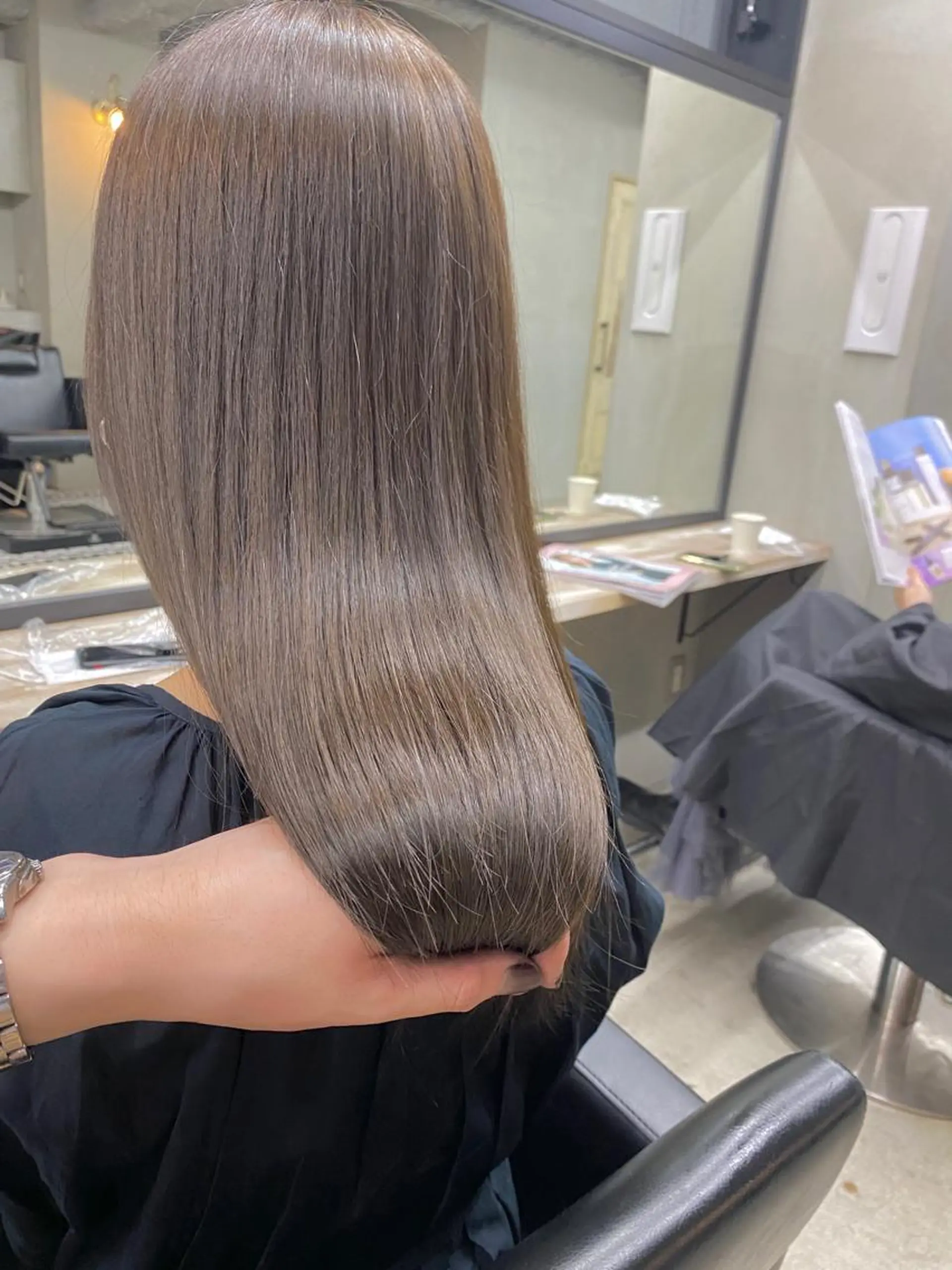セミロング カラー パーマ ヘアアレンジ メンズ キッズ ネイル マツエク・マツパ ベージュカラー オリーブベージュ カット ヘアカラー トリートメント 🌸グレージュ/ 艶髪🌸yutaのヘアスタイル