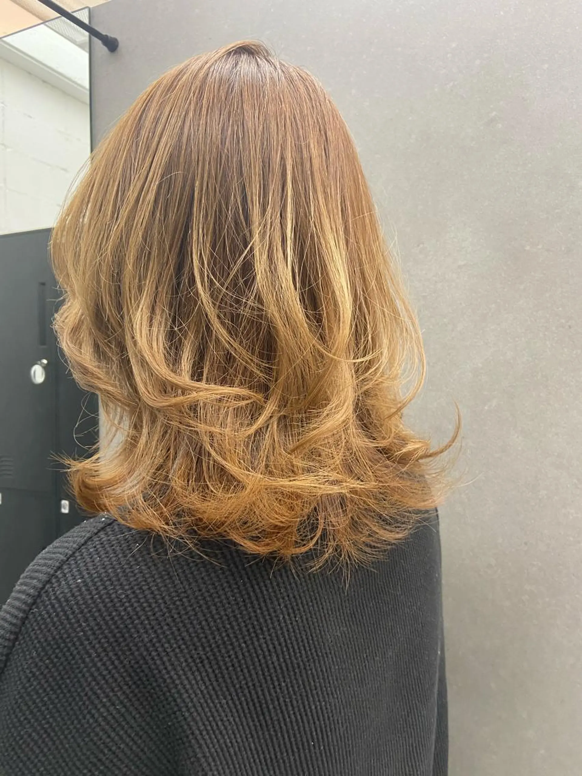 ミディアム レイヤーカット 淺谷 美紀のヘアスタイル