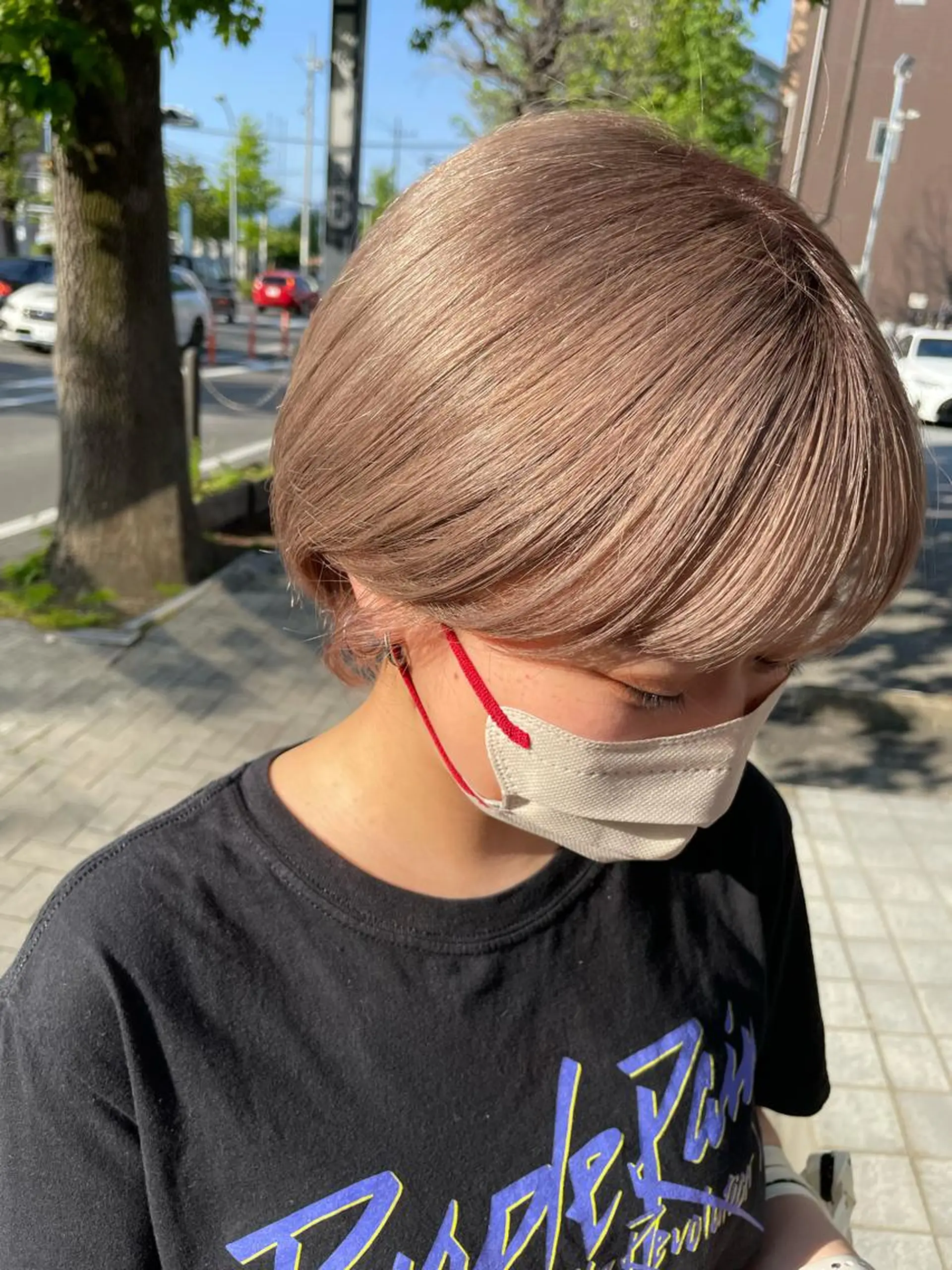 ショート カラー ブリーチ グレージュ ミルクティーグレージュ オノ アカネのヘアスタイル