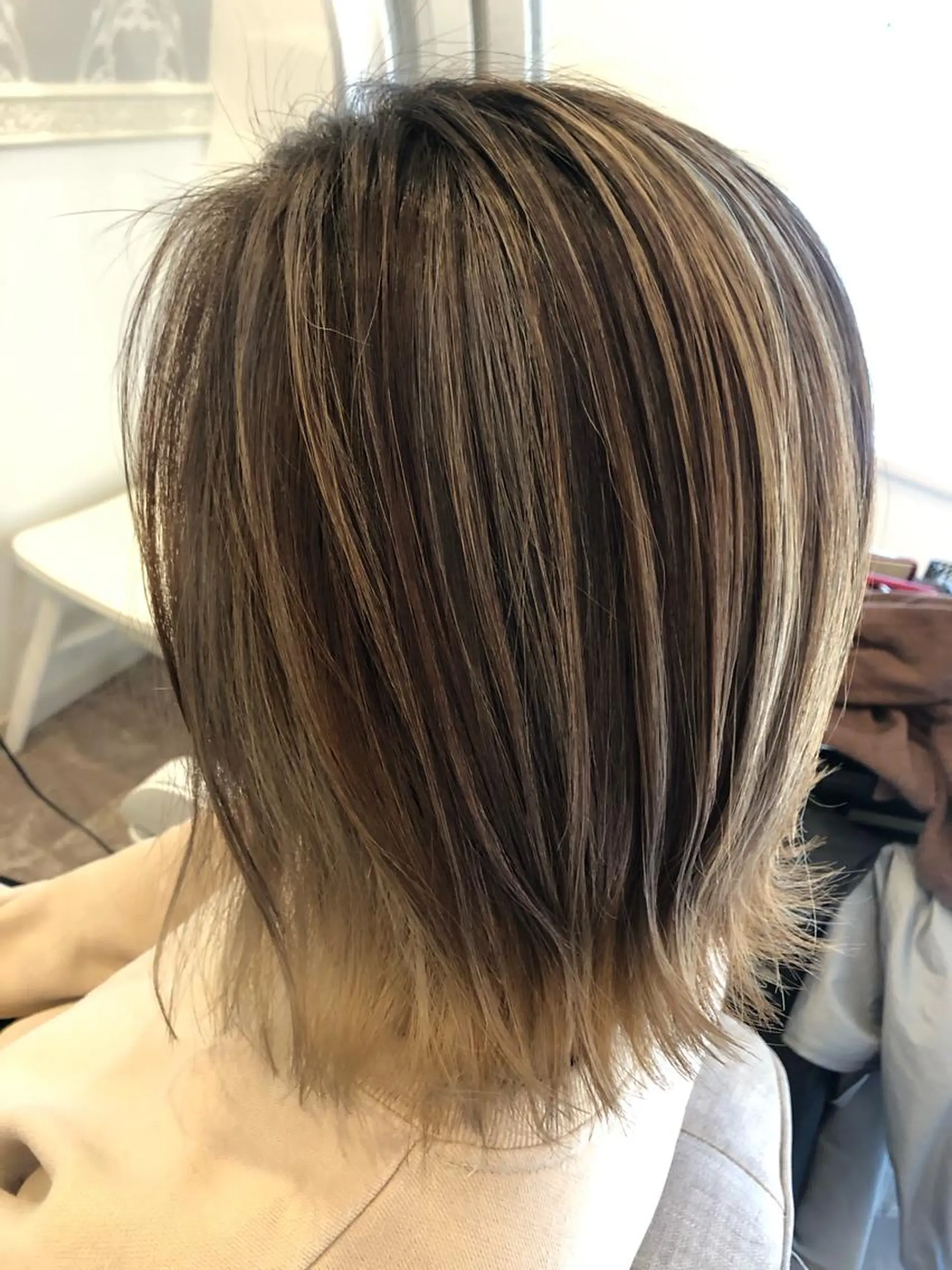 ミディアム ボブ レイヤーカット 外ハネヘア La.fleur ラ.フルールのヘアスタイル
