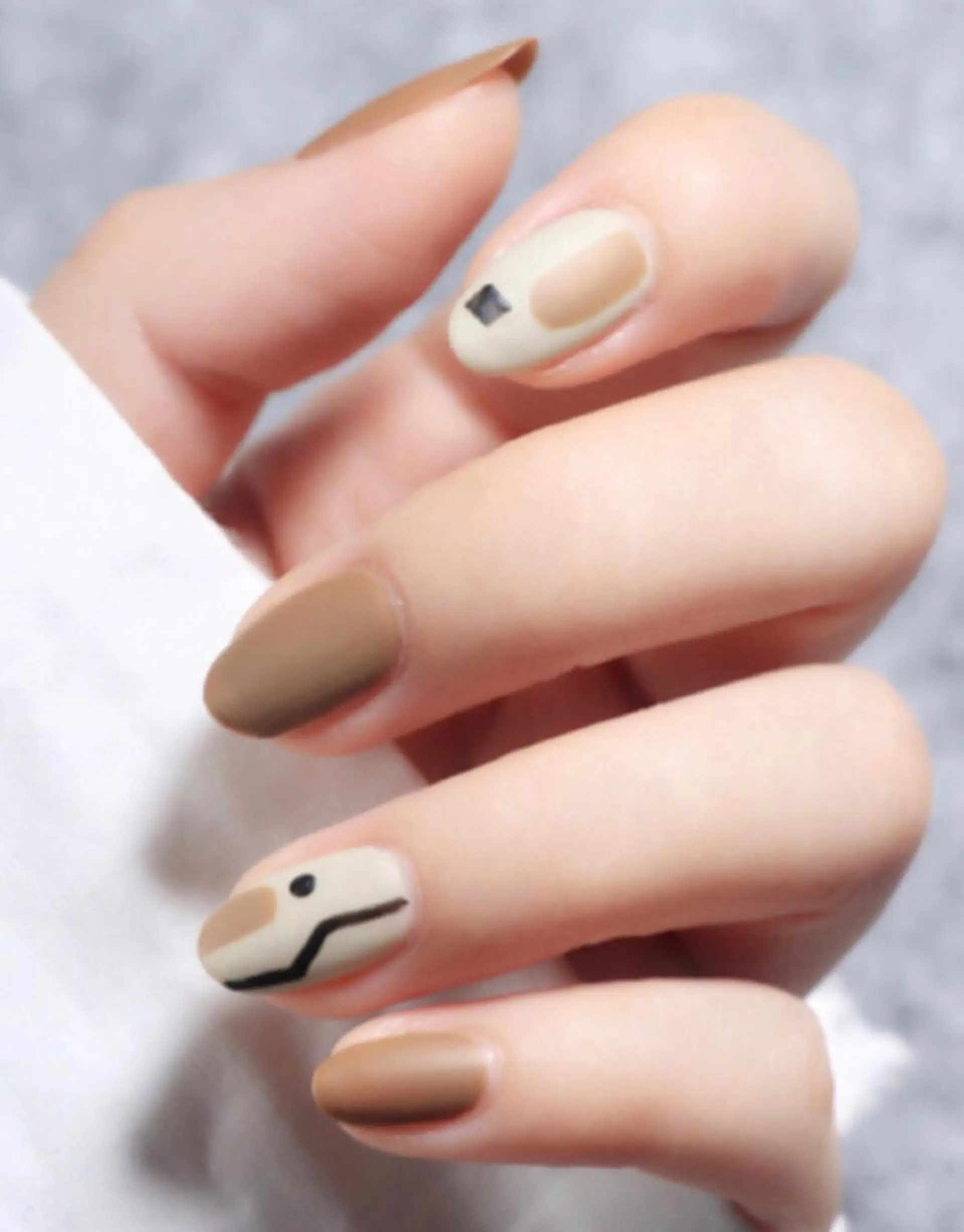 ネイル 🖤スカルプ R🖤のネイルデザイン