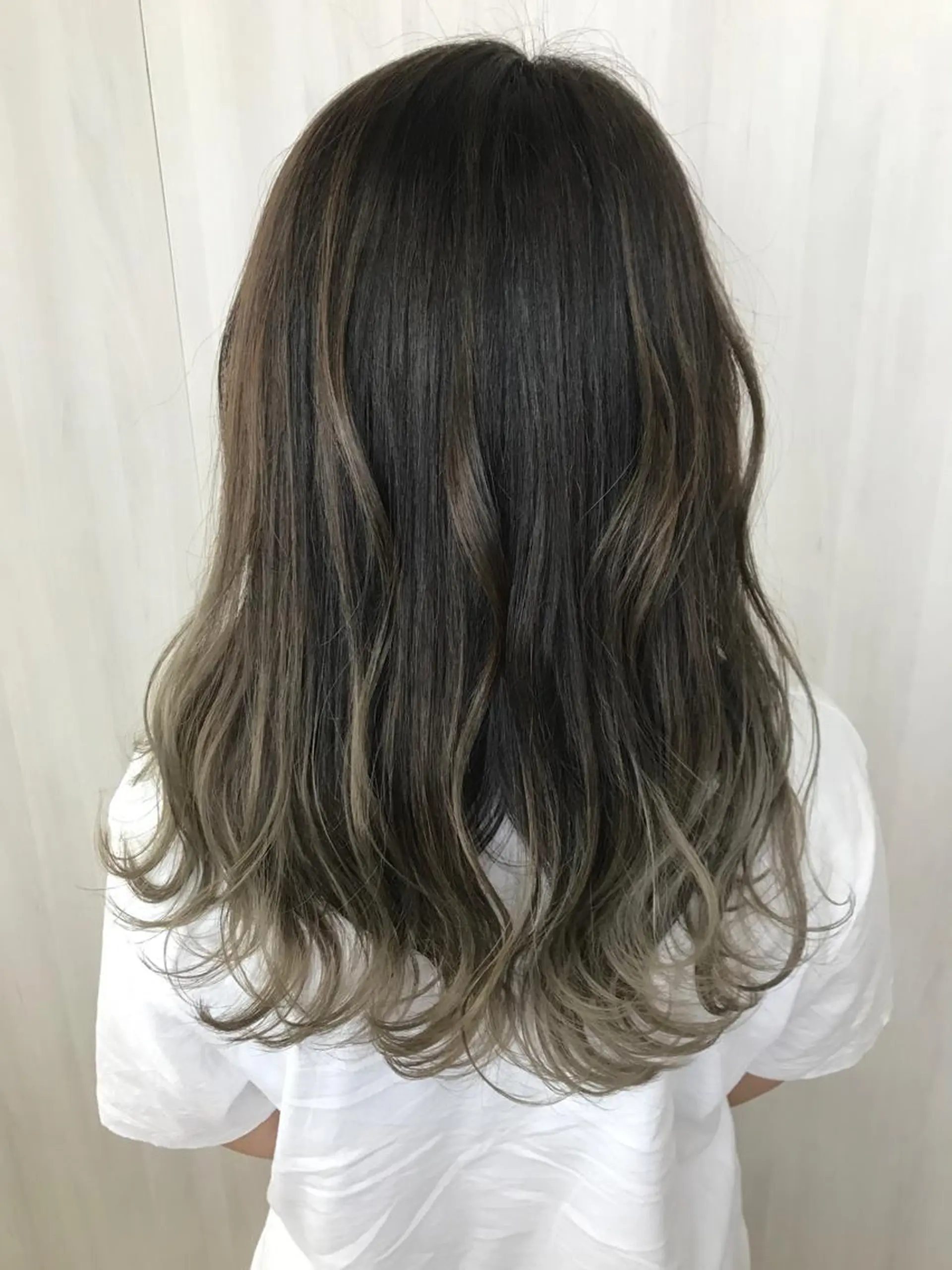 ミディアム カラー ヘアアレンジ バレイヤージュ レイヤーカット replica上大岡所属・松井 敬太郎のヘアスタイル
