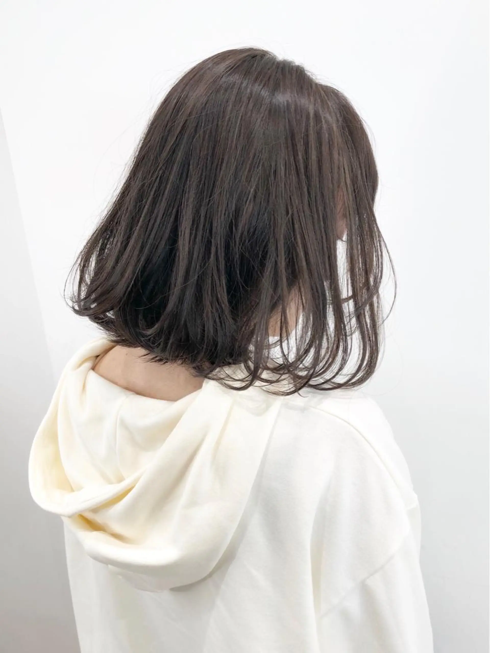 ショート カラー グレージュ ハイライトカラー ボブ ハイライト  渡部 妃月のヘアスタイル