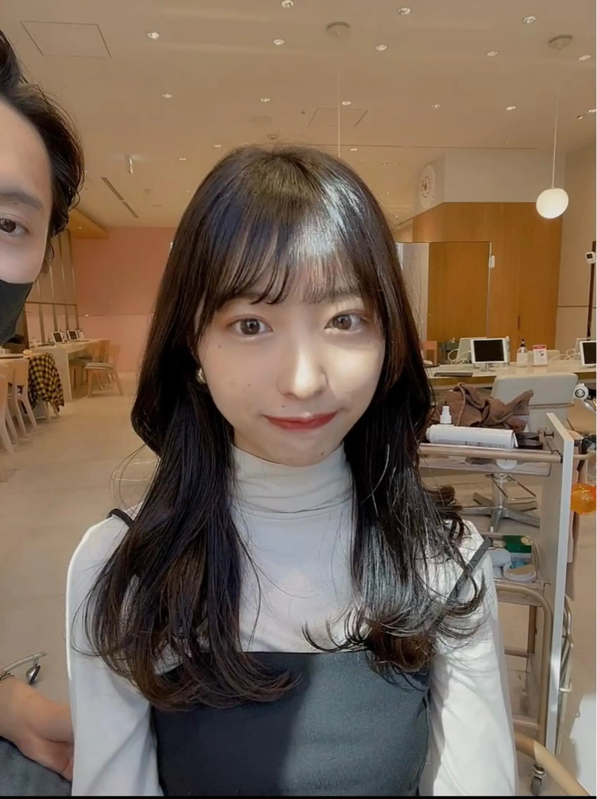 セミロング くびれヘア 顔まわりレイヤー ヨシンモリ 韓国風ヘア レイヤーカット カット ヘアカラー トリートメント ボブパーマ ウルフパーマのヘアスタイル