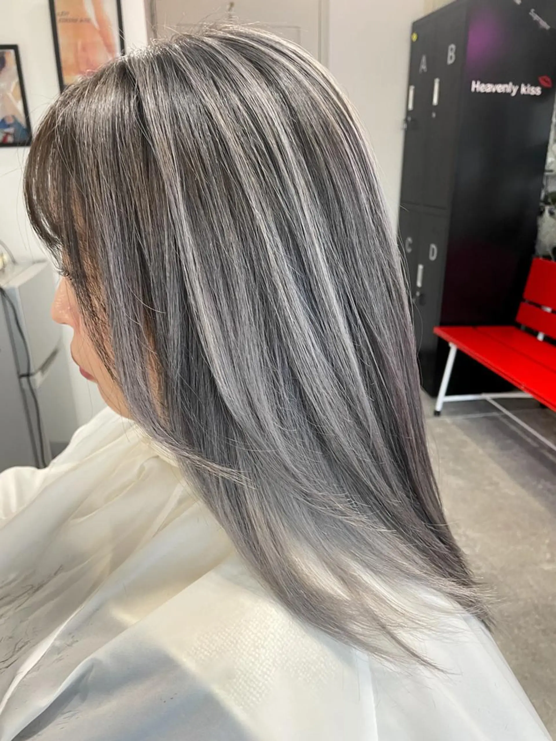 ミディアム カラー バレイヤージュ レイヤーカット ヘアカラー トリートメント WONK. ウォンク 心斎橋のヘアスタイル