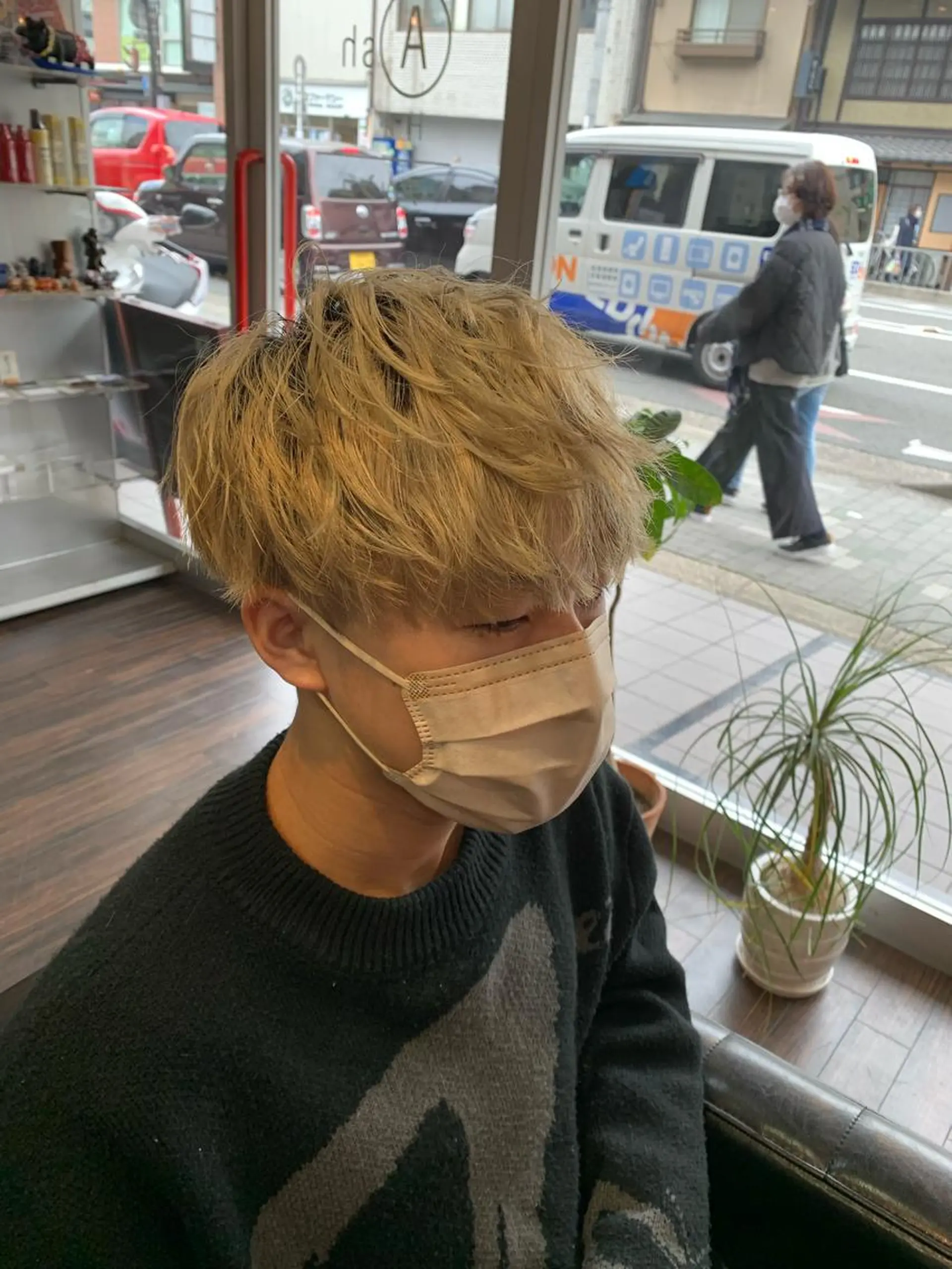 ショート カラー パーマ メンズ メンズブリーチ ベージュカラー ブリーチ ホワイトベージュ カット パーマ 西尾 太郎のヘアスタイル
