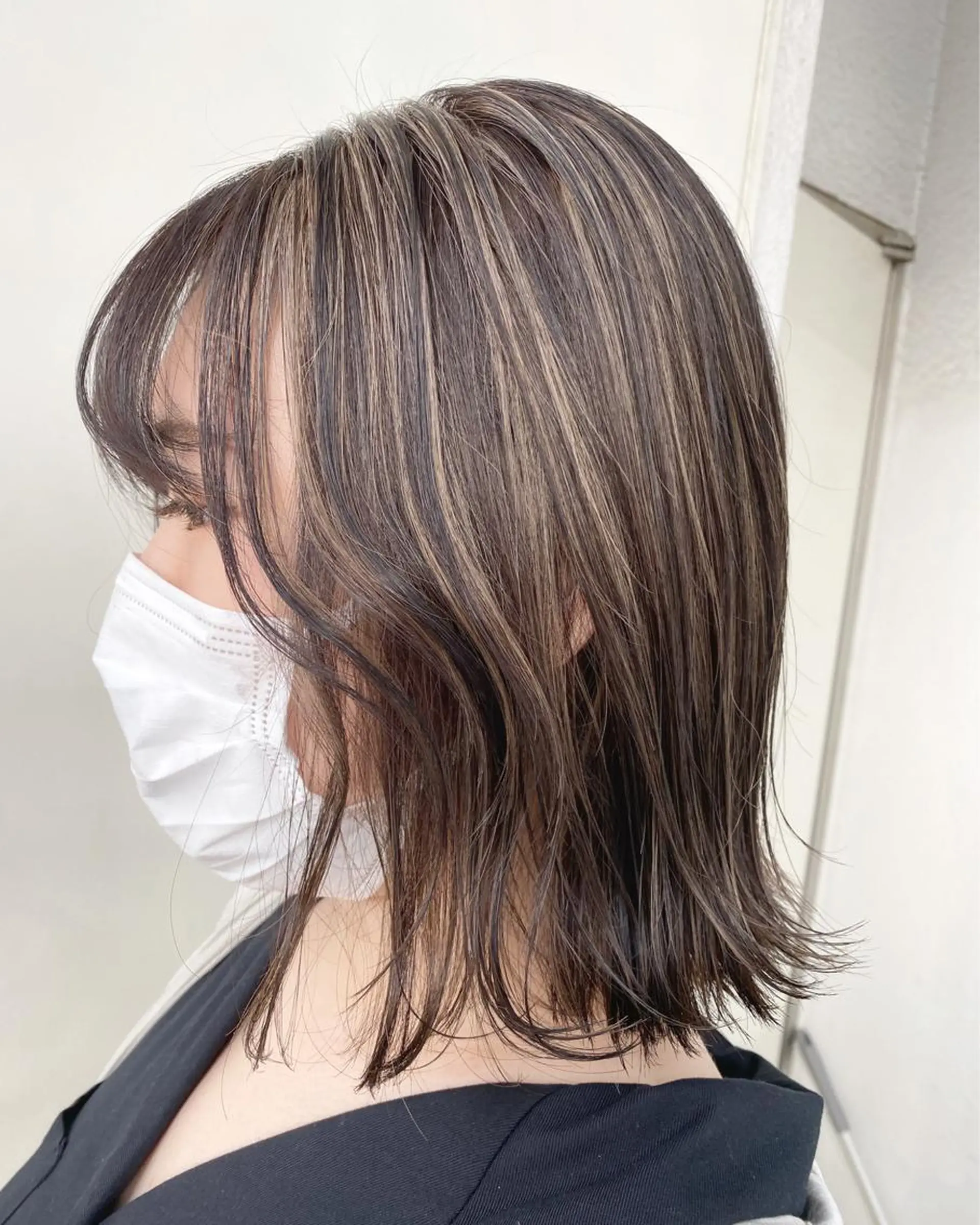 ミディアム カラー ヘアカラー 韓国ヘア顔周りカット 艶髪ベージュtamaのヘアスタイル