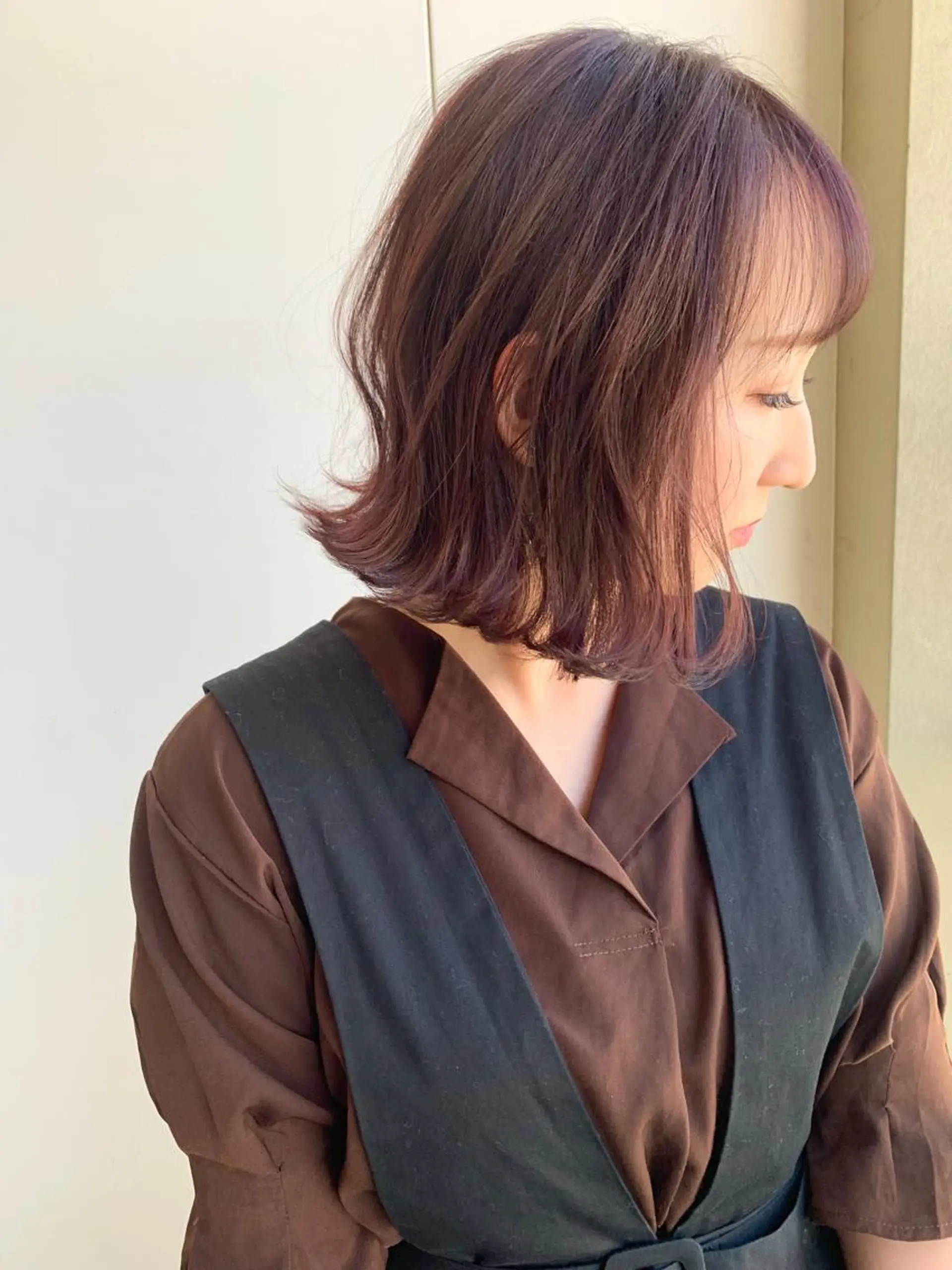 ショート カラー ボルドーカラー ピンクカラー ボブ 外ハネヘア ヘアカラー トリートメント Beach private salon所属・Beach 代表 KENTAのヘアスタイル