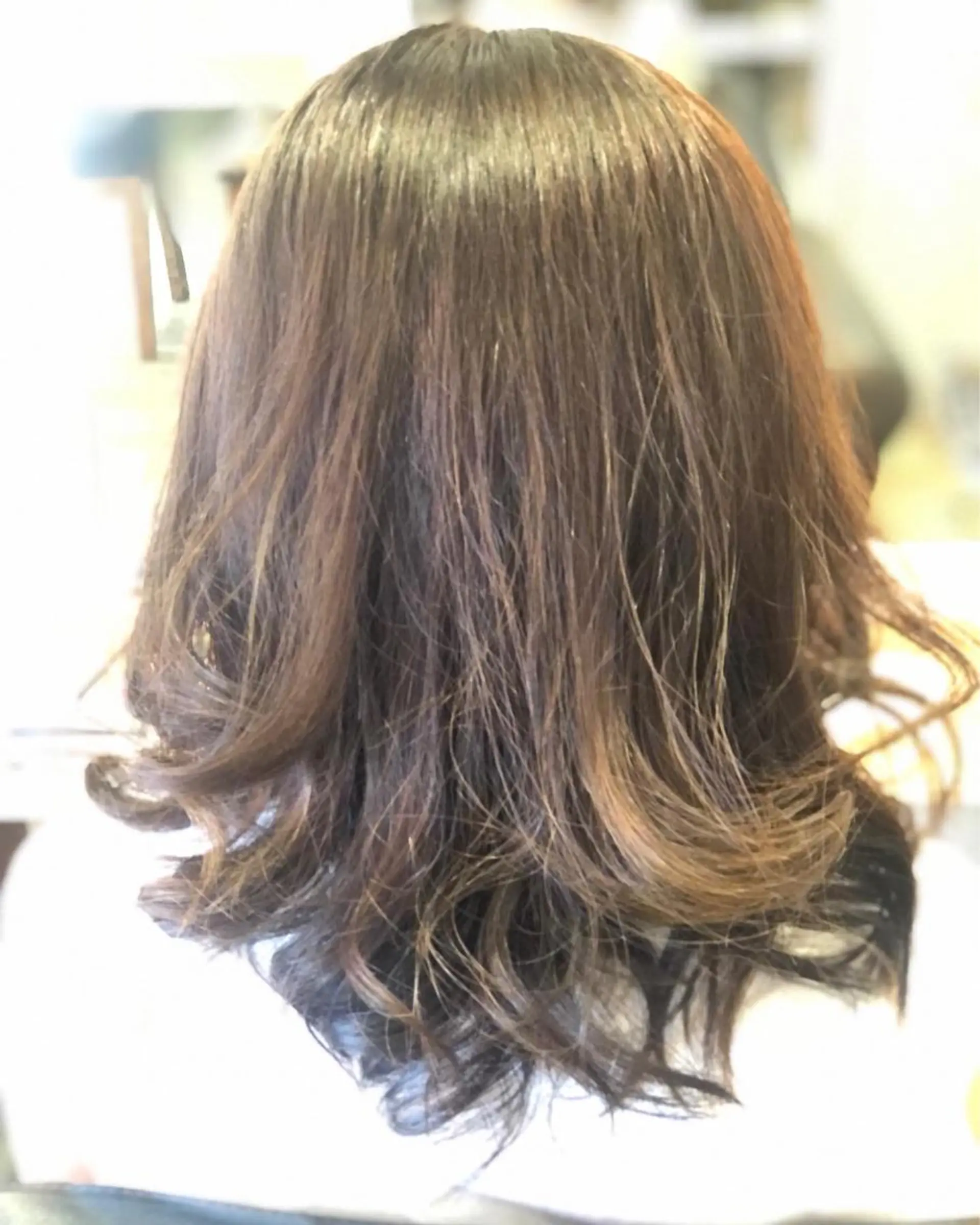 セミロング カラー エル美容室所属・織田 英之のヘアスタイル