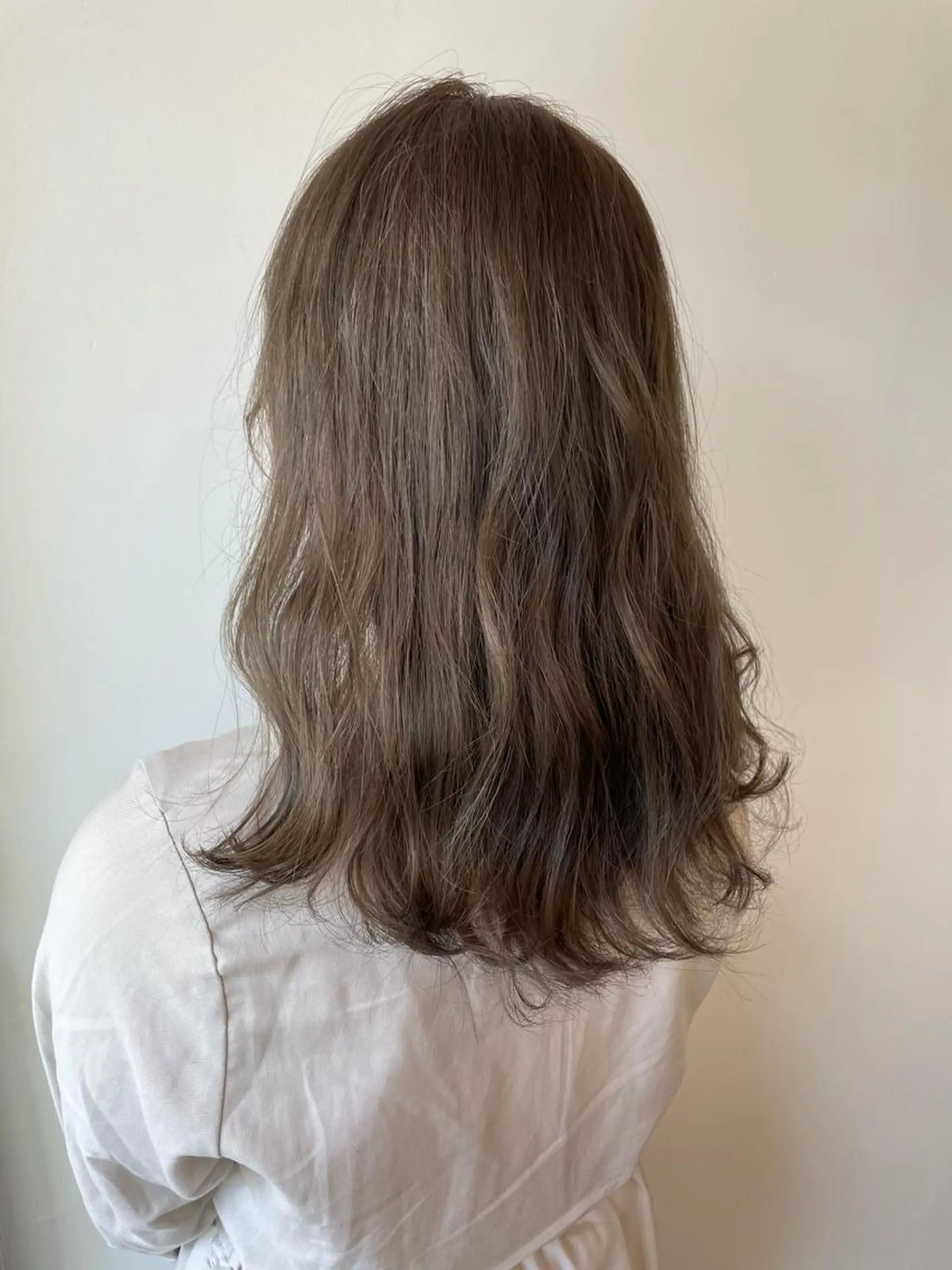 セミロング カラー 安藤 佑衣のヘアスタイル