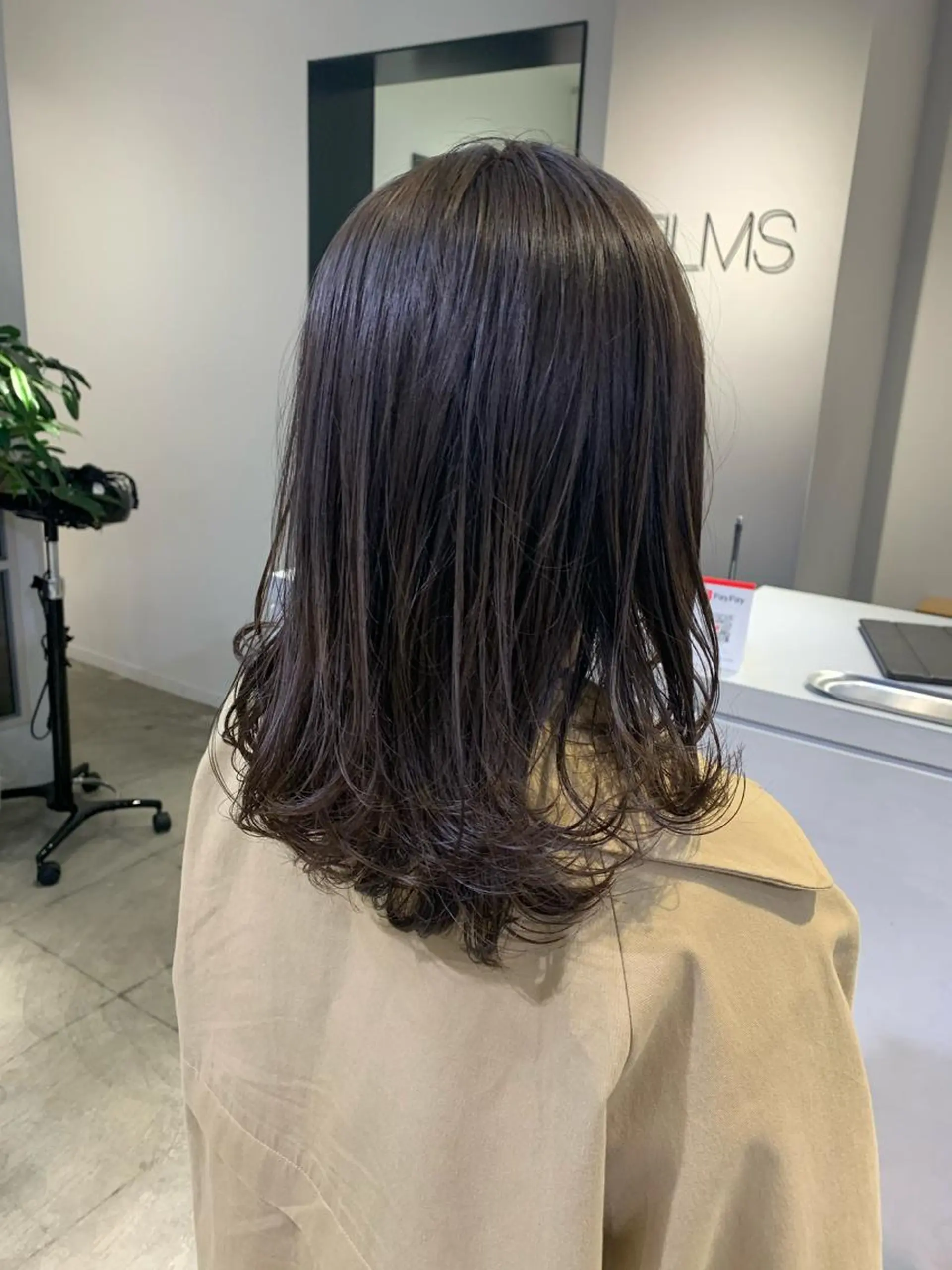 セミロング カラー レイヤーカット 鈴木 真司のヘアスタイル