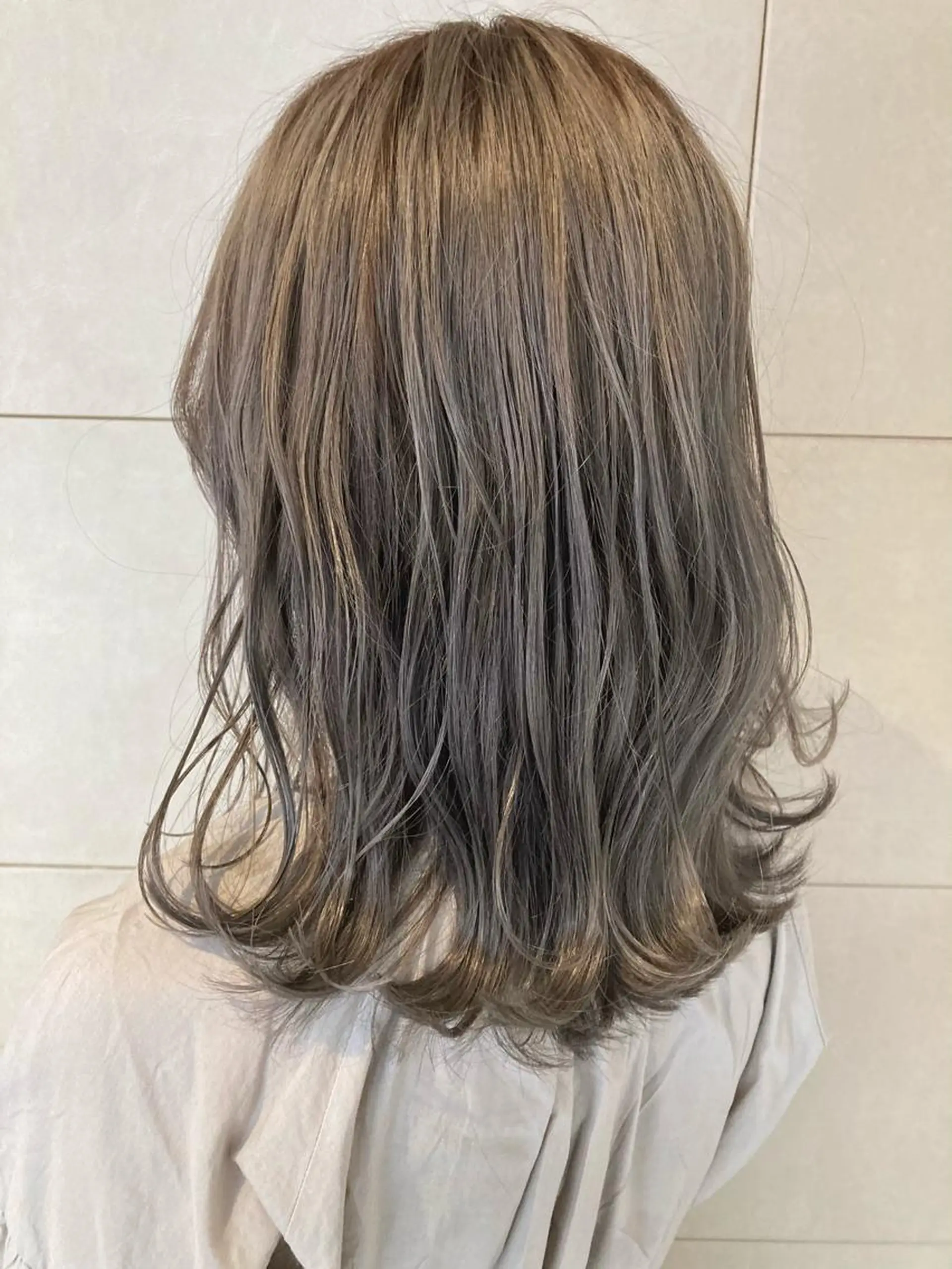セミロング タカツド ユウキのヘアスタイル