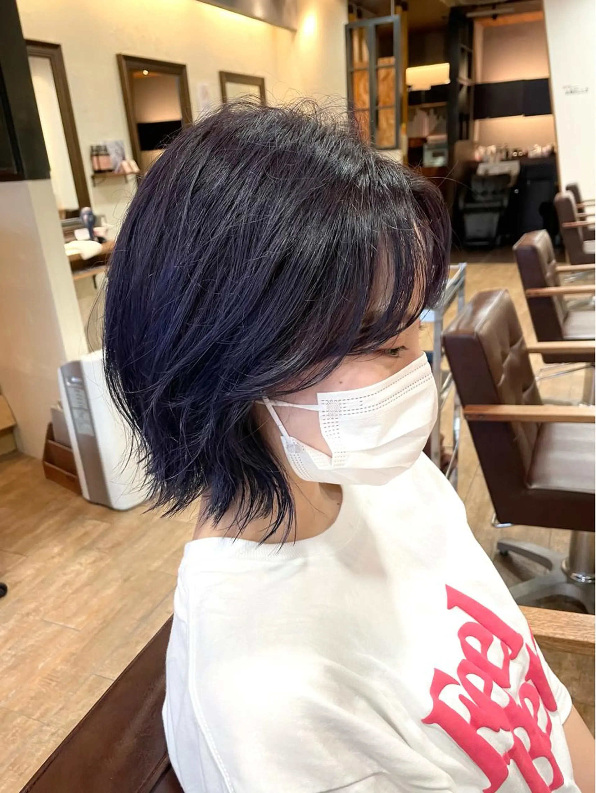 ミディアム カラー ブリーチ パープルカラー カット ヘアカラー トリートメント ショート/レイヤー/ ボブ/縮毛矯正のヘアスタイル