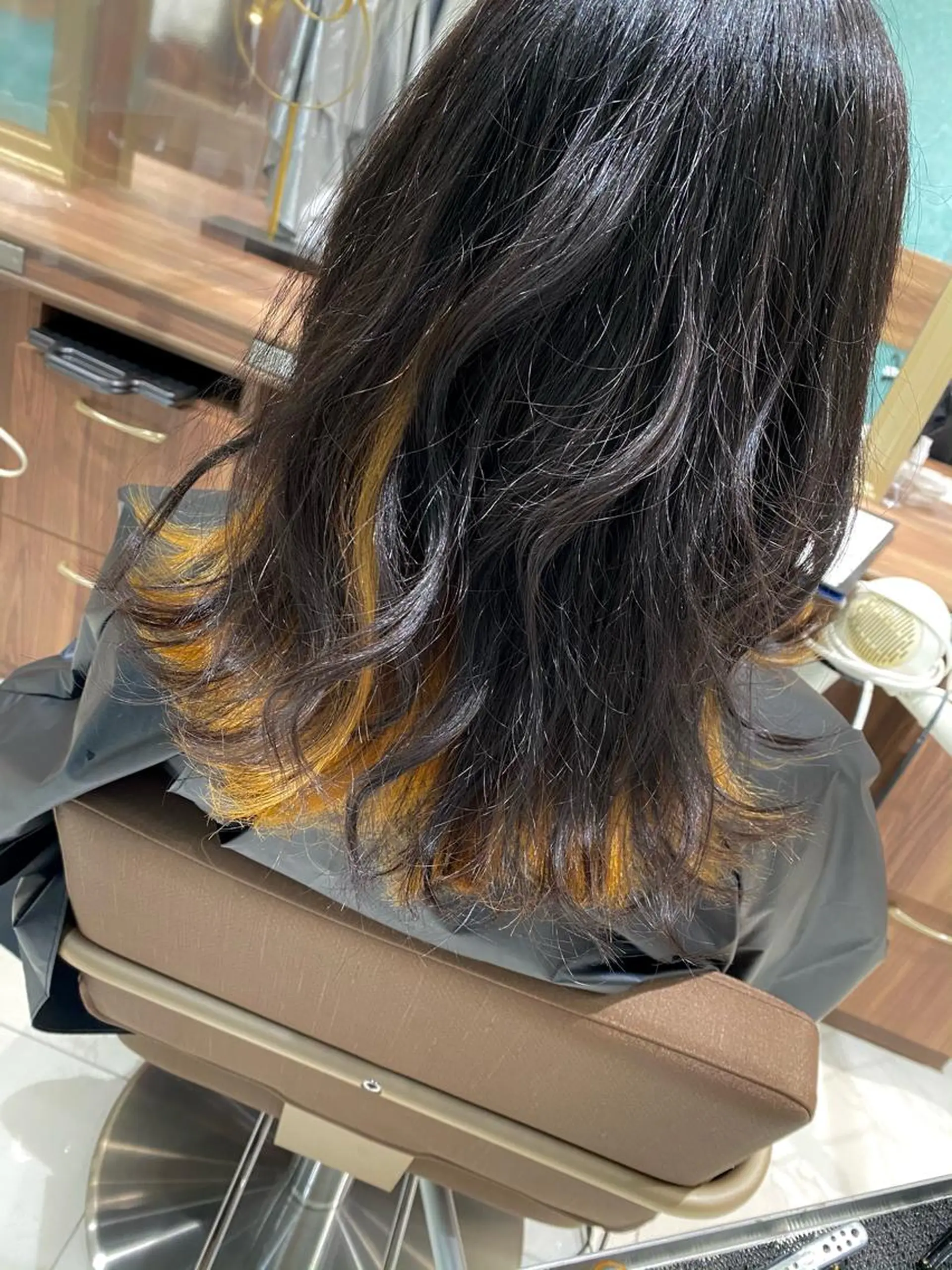 カラー イヤリングカラー インナーカラー 🎀暖色color/ スタイリスト🎖️のヘアスタイル
