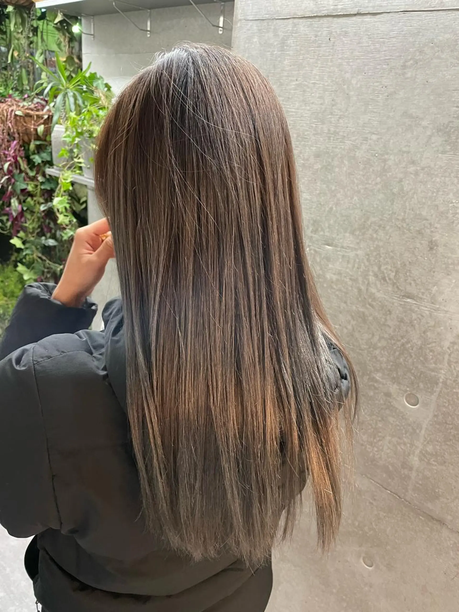 ロング アッシュ ボブ ハイライト レイヤーカット シースルーバング 透明感／髪質改善 遠藤良祈のヘアスタイル
