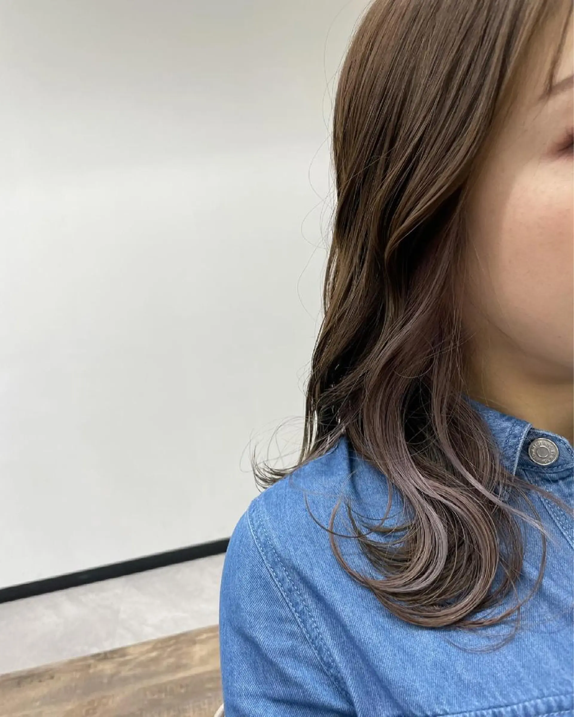 セミロング カラー インナーカラー シルバー 外ハネヘア 栄/久屋大通り/韓国 /透明感/横山🩵のヘアスタイル