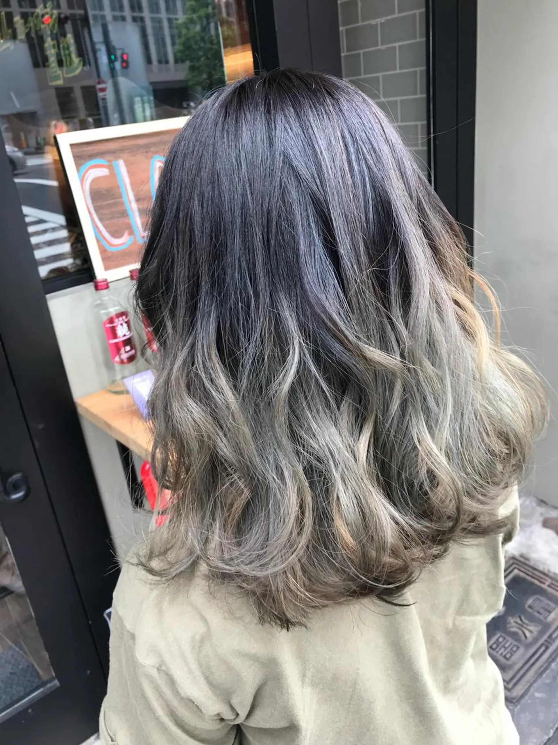 ミディアム カラー バレイヤージュ レイヤーカット 山内 聡史のヘアスタイル