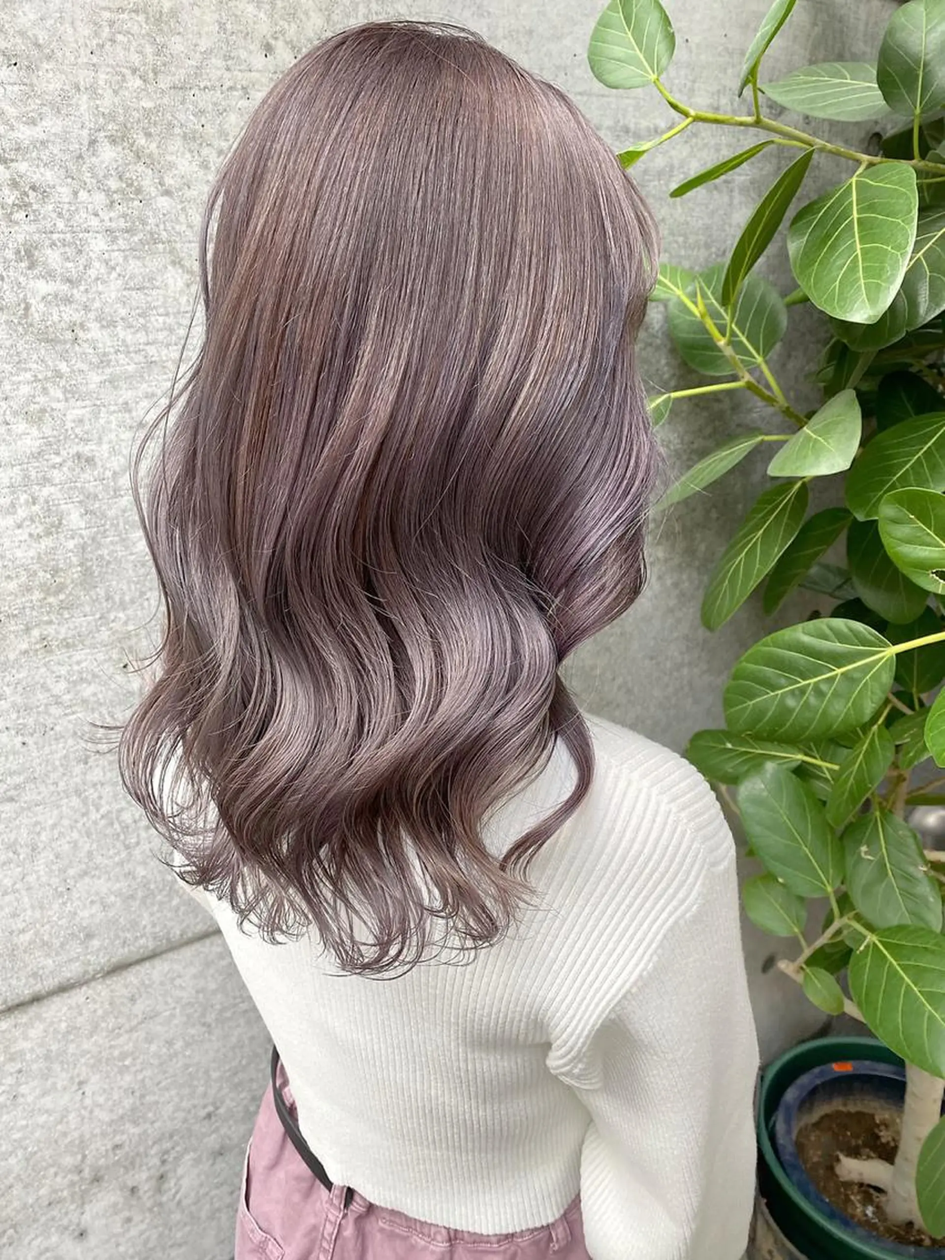 ミディアム カラー ヘアアレンジ ブリーチ グレージュ ラベンダーカラー ラベンダーグレージュ ラベンダーグレー Ameri/髪質改善 /韓国ヘア🇰🇷のヘアスタイル