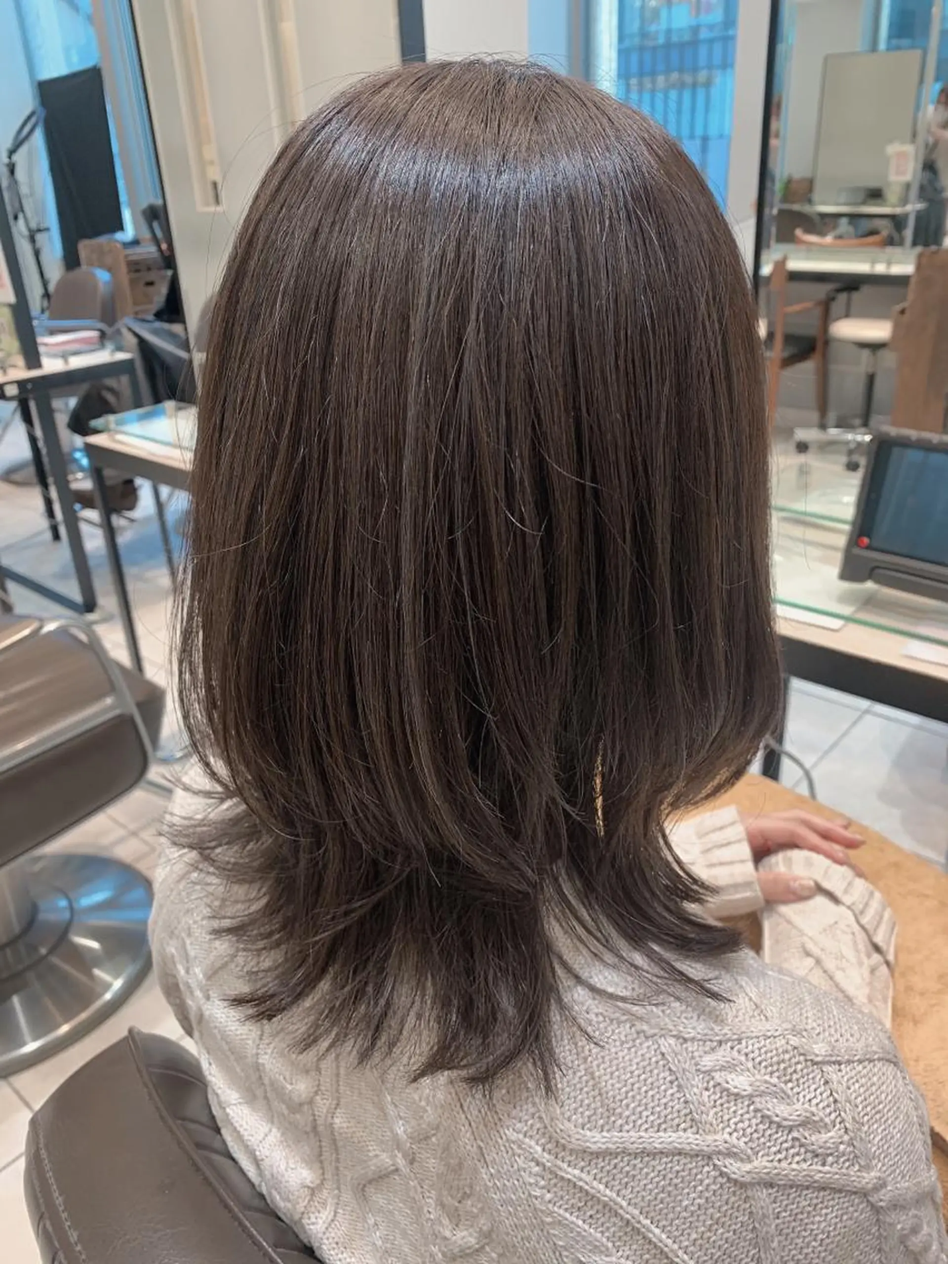 ミディアム カラー ミディアムレイヤー ハイライトカラー ハイライト レイヤーカット カット ヘアカラー トリートメント 🦖鶴岡香純🦖 産休中のヘアスタイル
