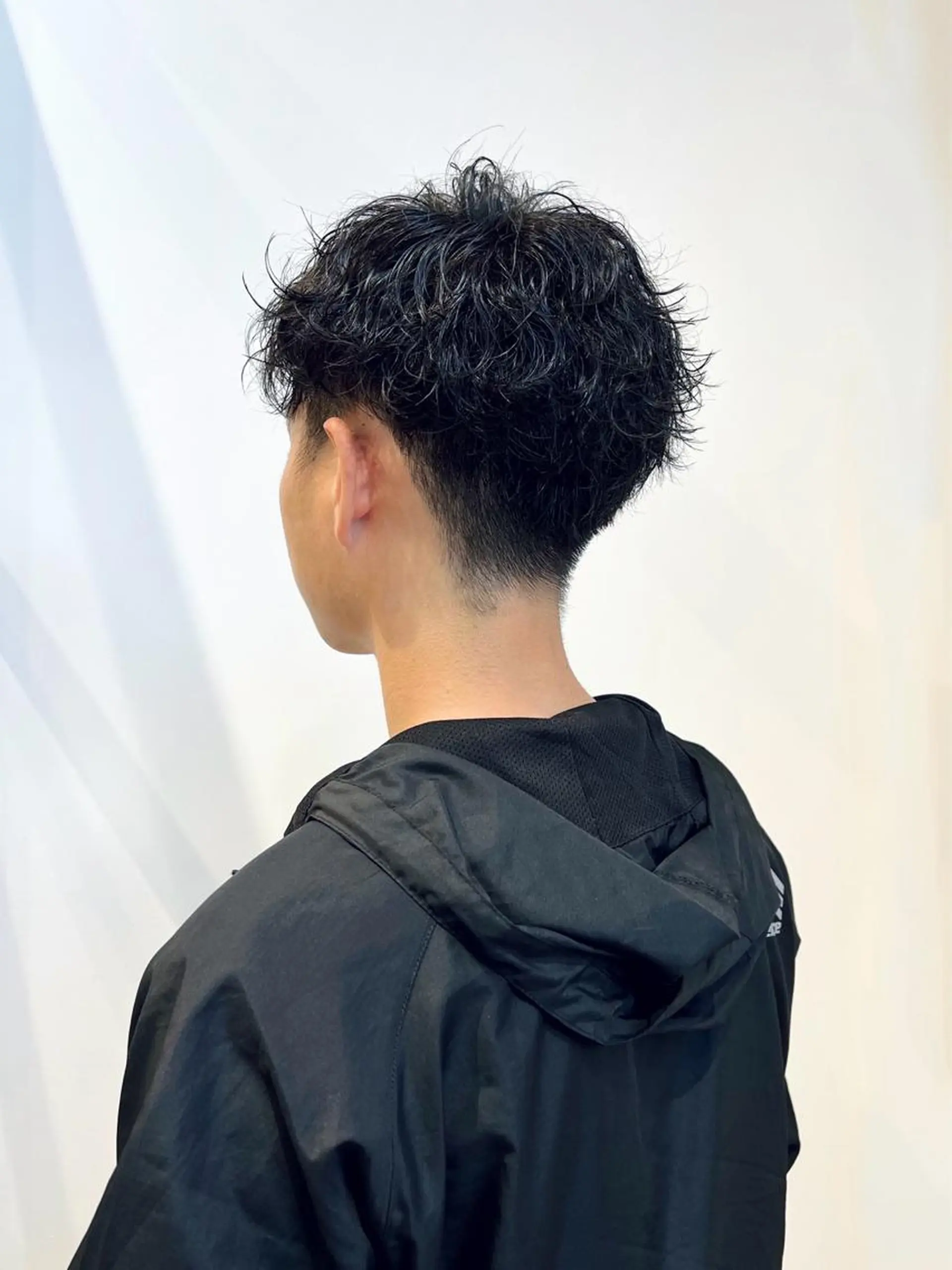 パーマ メンズ メンズパーマ 波巻きパーマ カット パーマ Qin shaire salon 原宿verno店所属・【センターパート】 ETO／江藤翼の眉毛・アイブロウイメージ