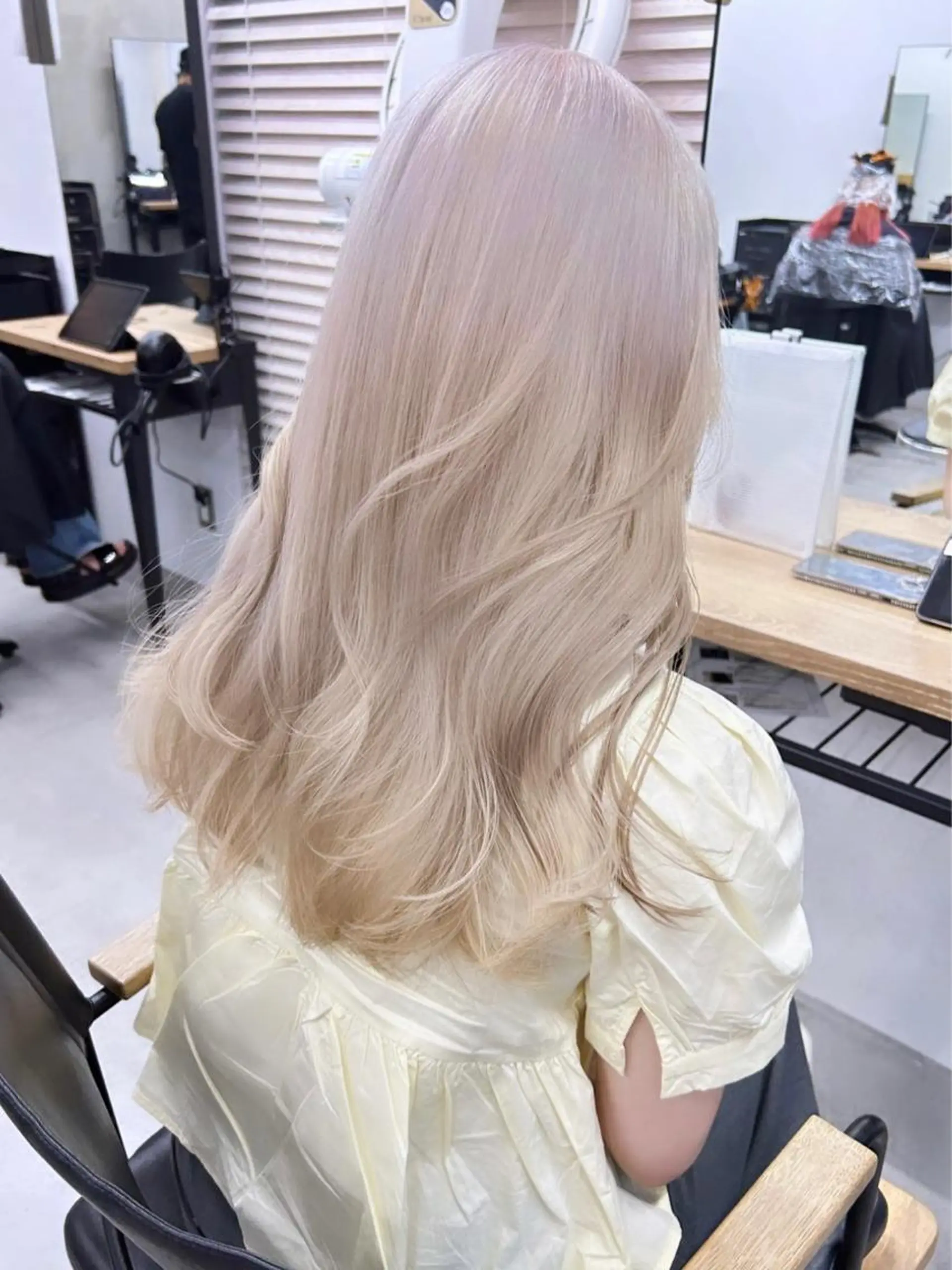 ロング カラー ベージュカラー ホワイトベージュ カット ヘアカラー トリートメント 🧸艶々韓国ヘア 🧁mizunaのヘアスタイル