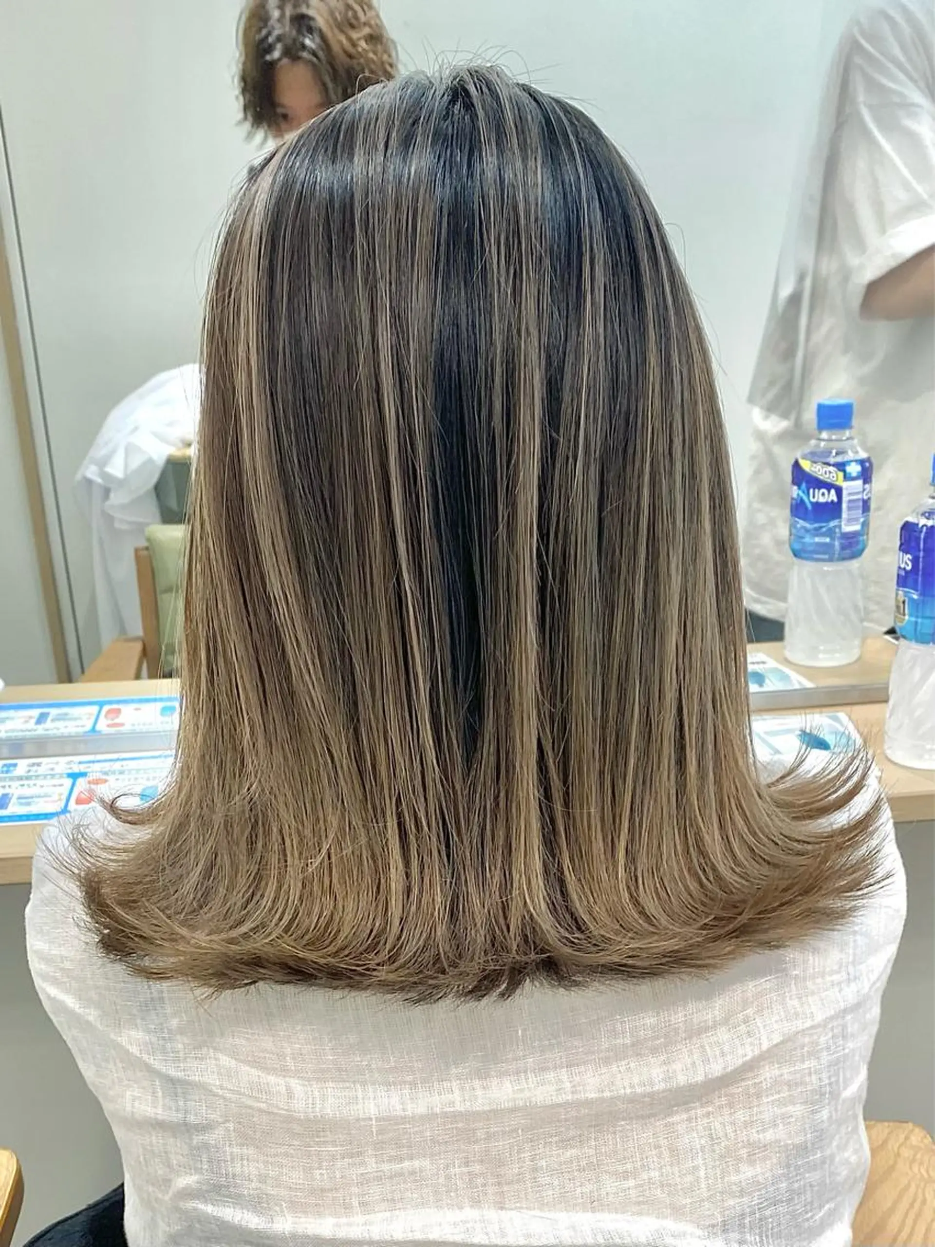 セミロング カラー バレイヤージュ レイヤーカット ヘアカラー トリートメント ヘアセット 💘カラー特化美容師 尾崎拓己のヘアスタイル