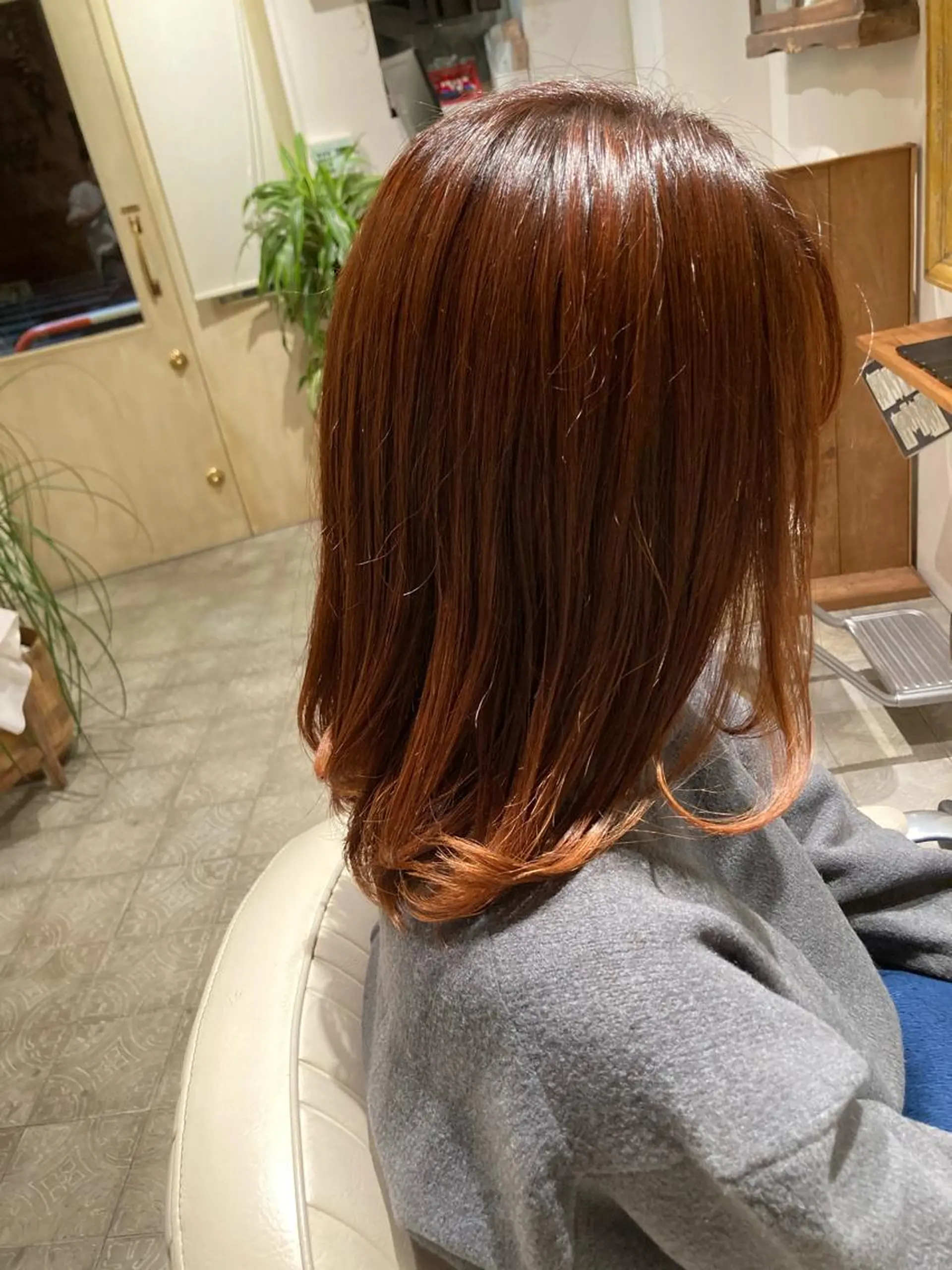 ミディアム カラー ブラウンカラー オレンジ オレンジブラウン Lattan cositu所属・大方 いくみのヘアスタイル