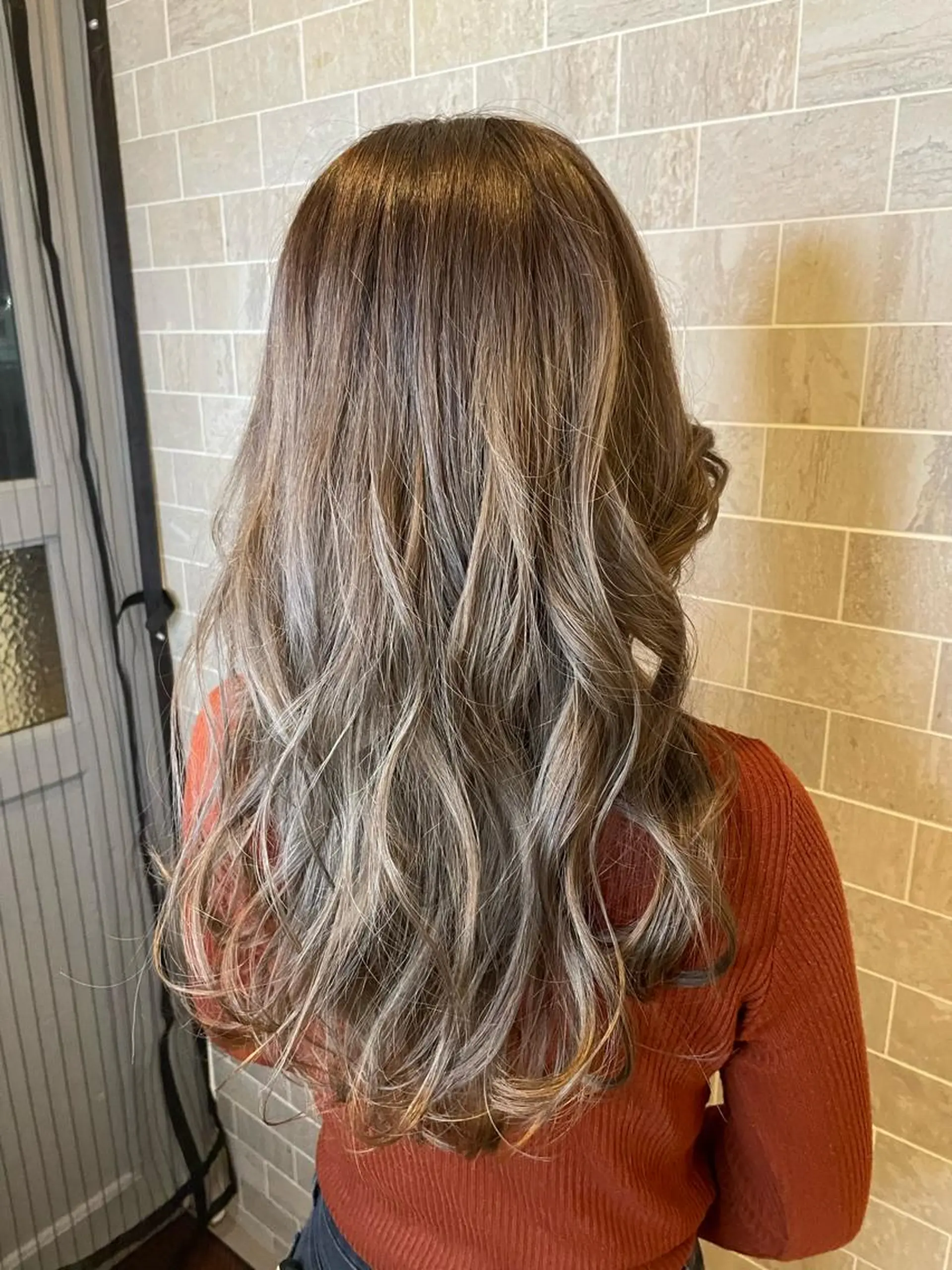 ロング 栗林 茉那のヘアスタイル