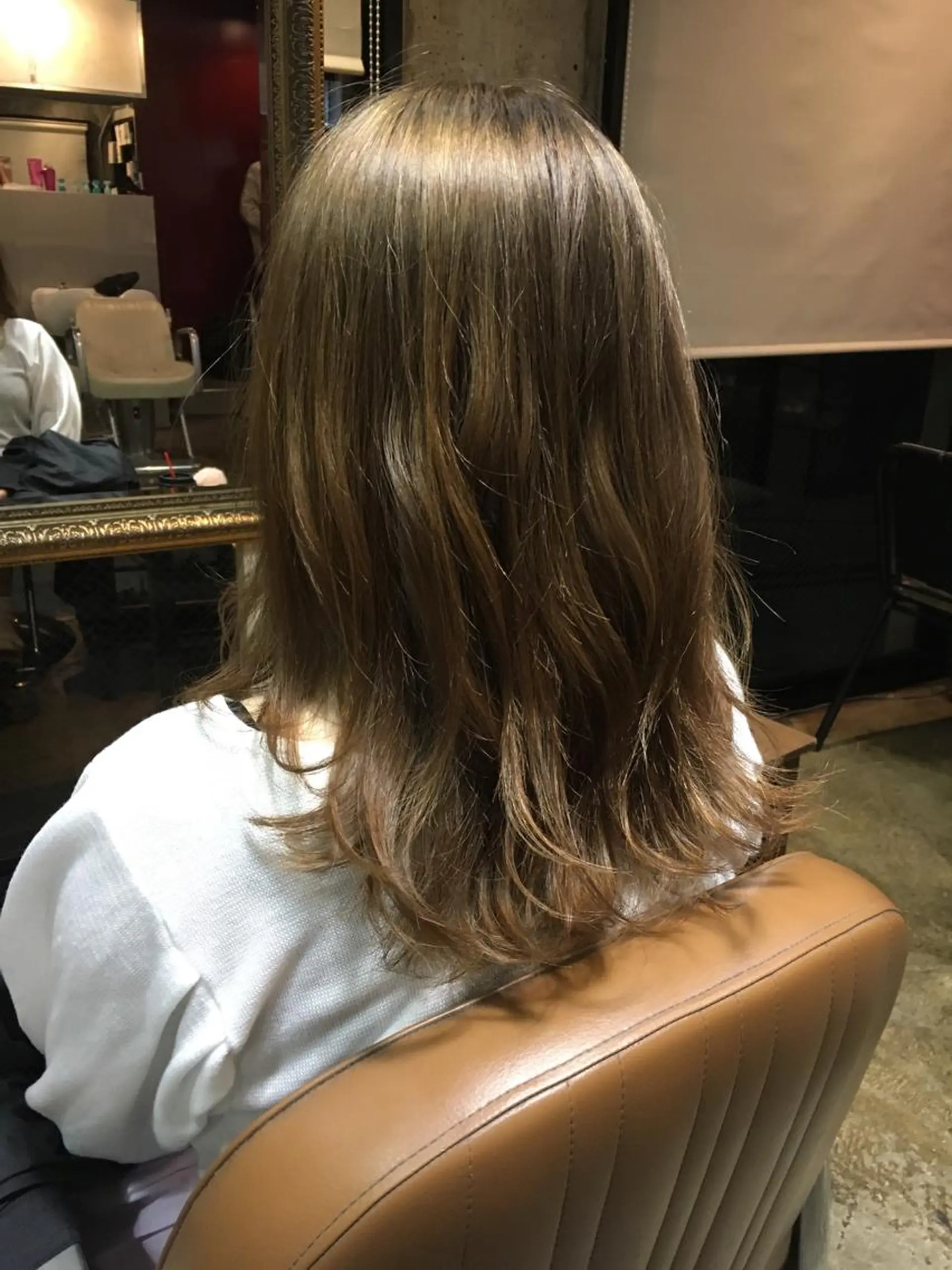 セミロング カラー アッシュ ベージュカラー 北條 優輝のヘアスタイル
