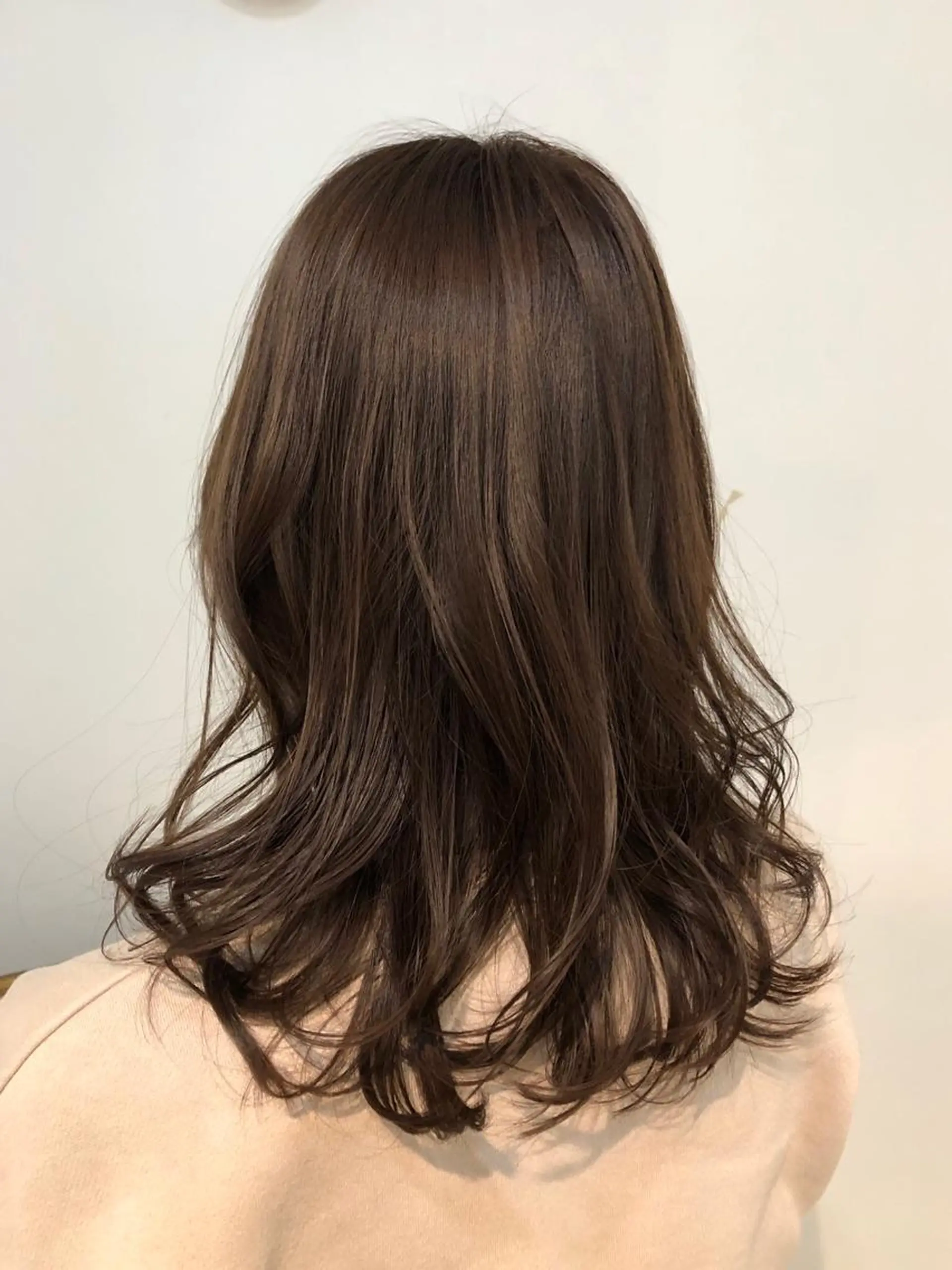 セミロング カラー アッシュ ベージュカラー ブリーチ ブリーチなしカラー 🤍中野 レオ🤍のヘアスタイル