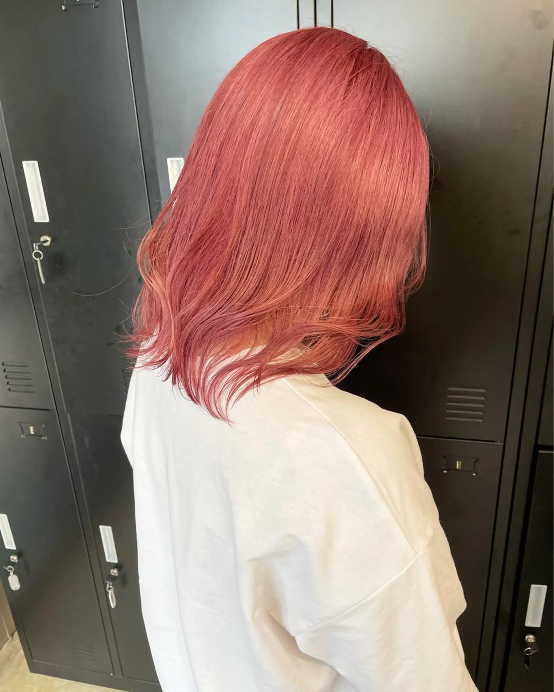 ミディアム カット ヘアカラー トリートメント 韓国風レイヤー ハイトーンRYOTAのヘアスタイル