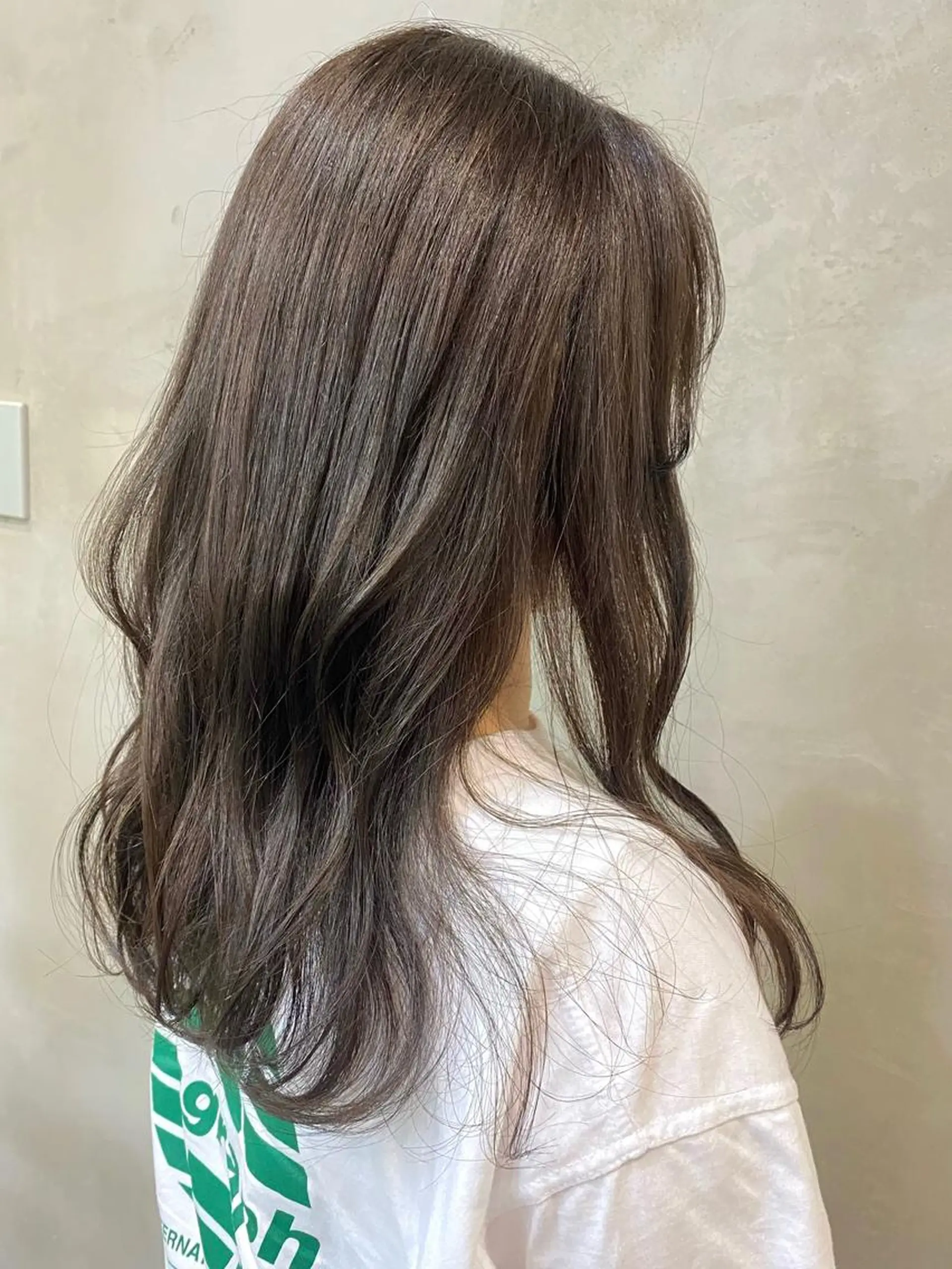 セミロング カラー ブリーチ ダークグレー ダークグレージュ グレージュ ブリーチなしカラー カット ヘアカラー トリートメント pesca 長町南店 OIKAWAのヘアスタイル