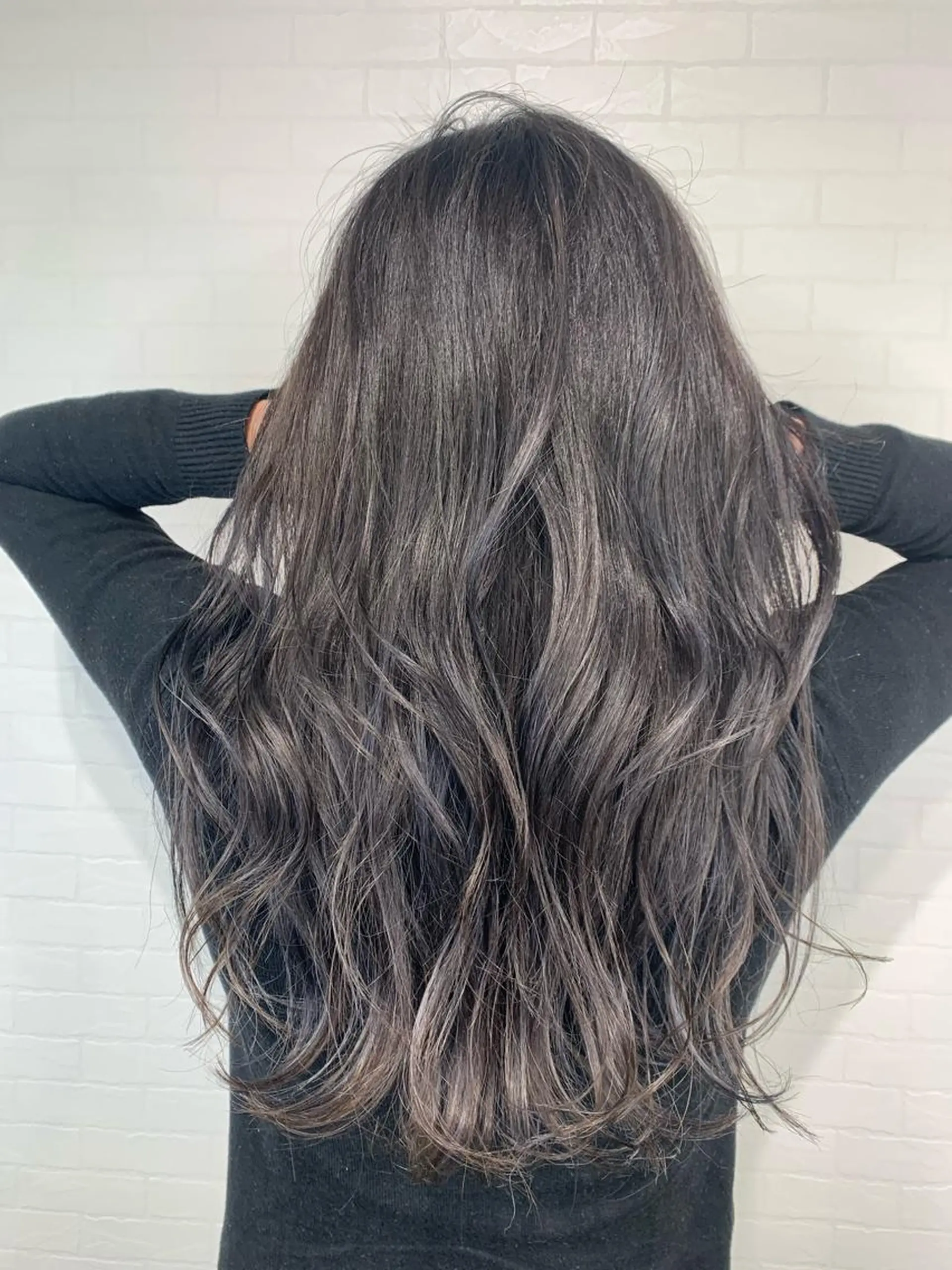 ロング ハイライト ヘアカラー 中村 維久美のヘアスタイル