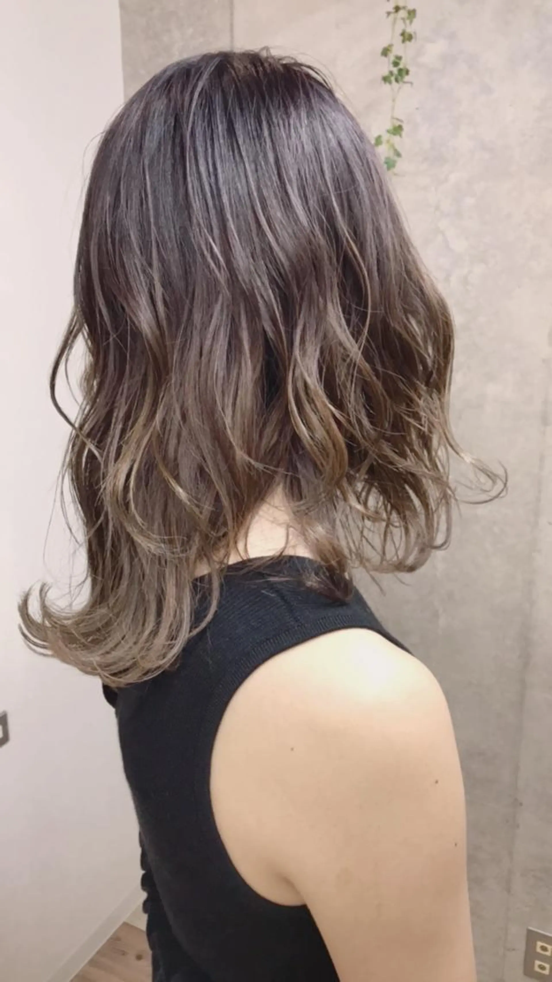 ミディアム カラー 及川 光のヘアスタイル