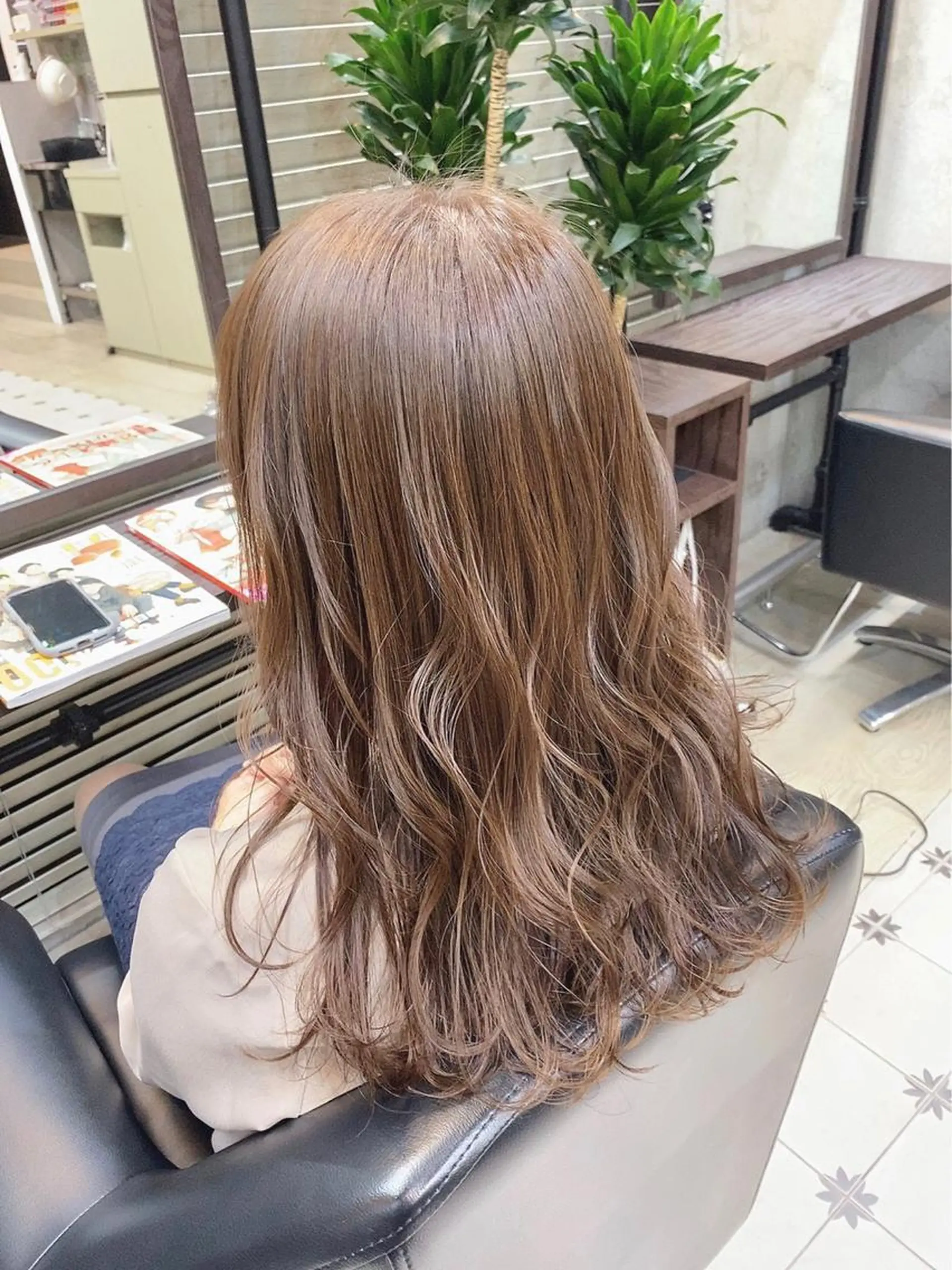 セミロング カラー ベージュカラー ブリーチ 透明感カラー ミルクティーベージュ ブリーチなしカラー 韓国ヘア☁️ mitsukiのヘアスタイル