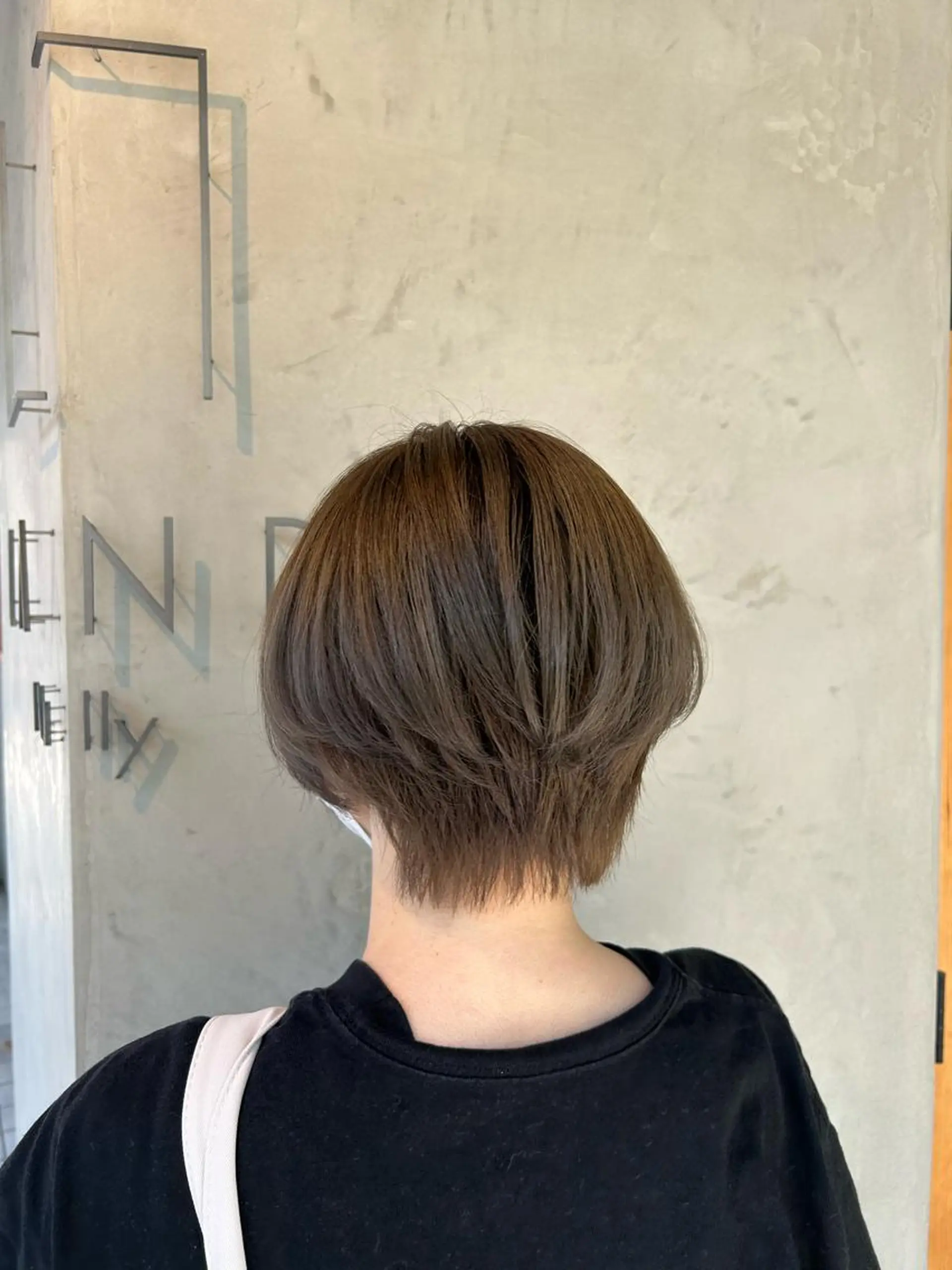 ショート カラー ベージュカラー オリーブベージュ ショートヘア Lilly所属・成田 智彩のヘアスタイル