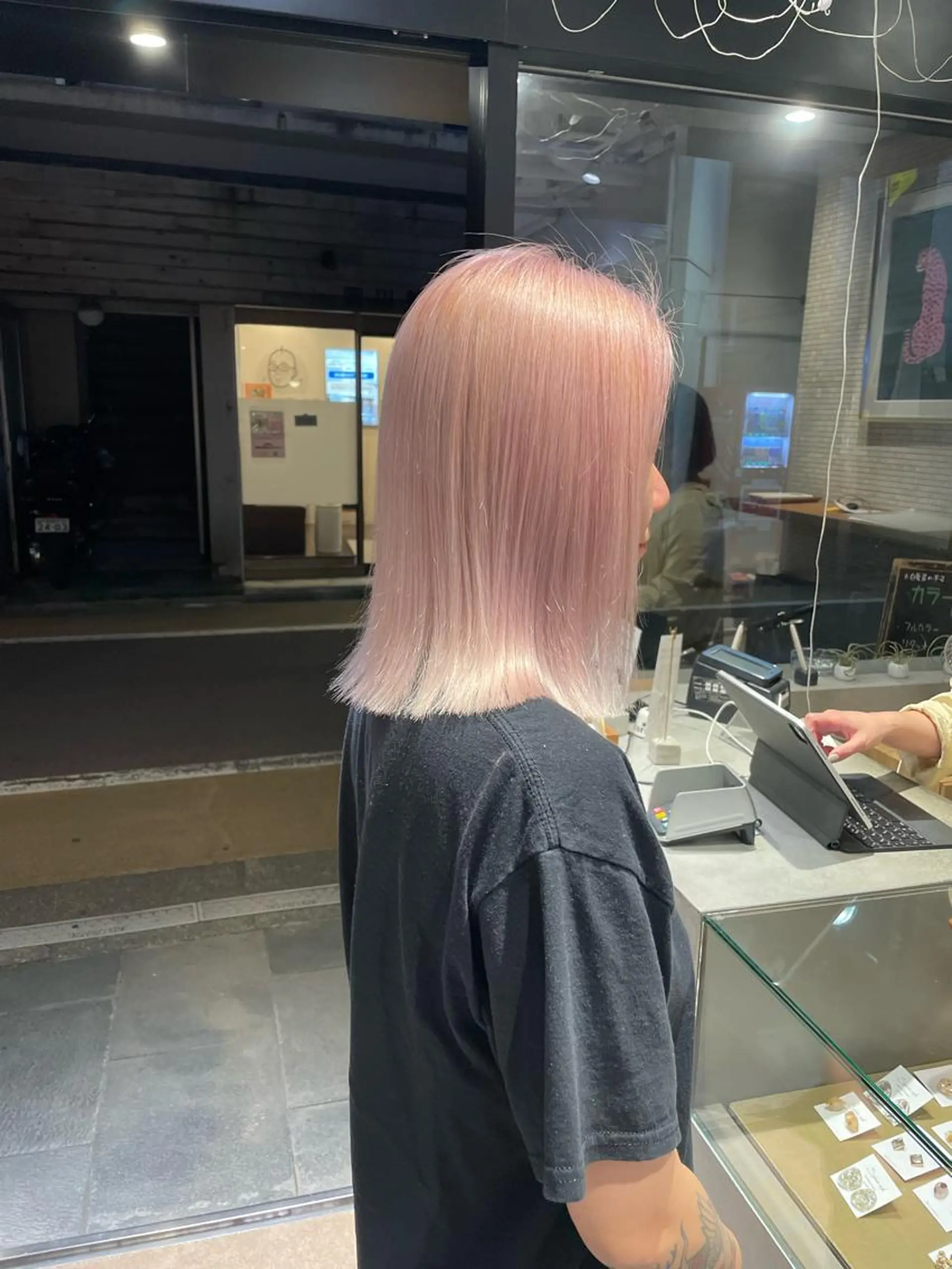 ミディアム カラー ベージュカラー ブリーチ ピンクカラー ピンクベージュ ナガミネアリサ/ 学芸大学/海外ヘアのヘアスタイル