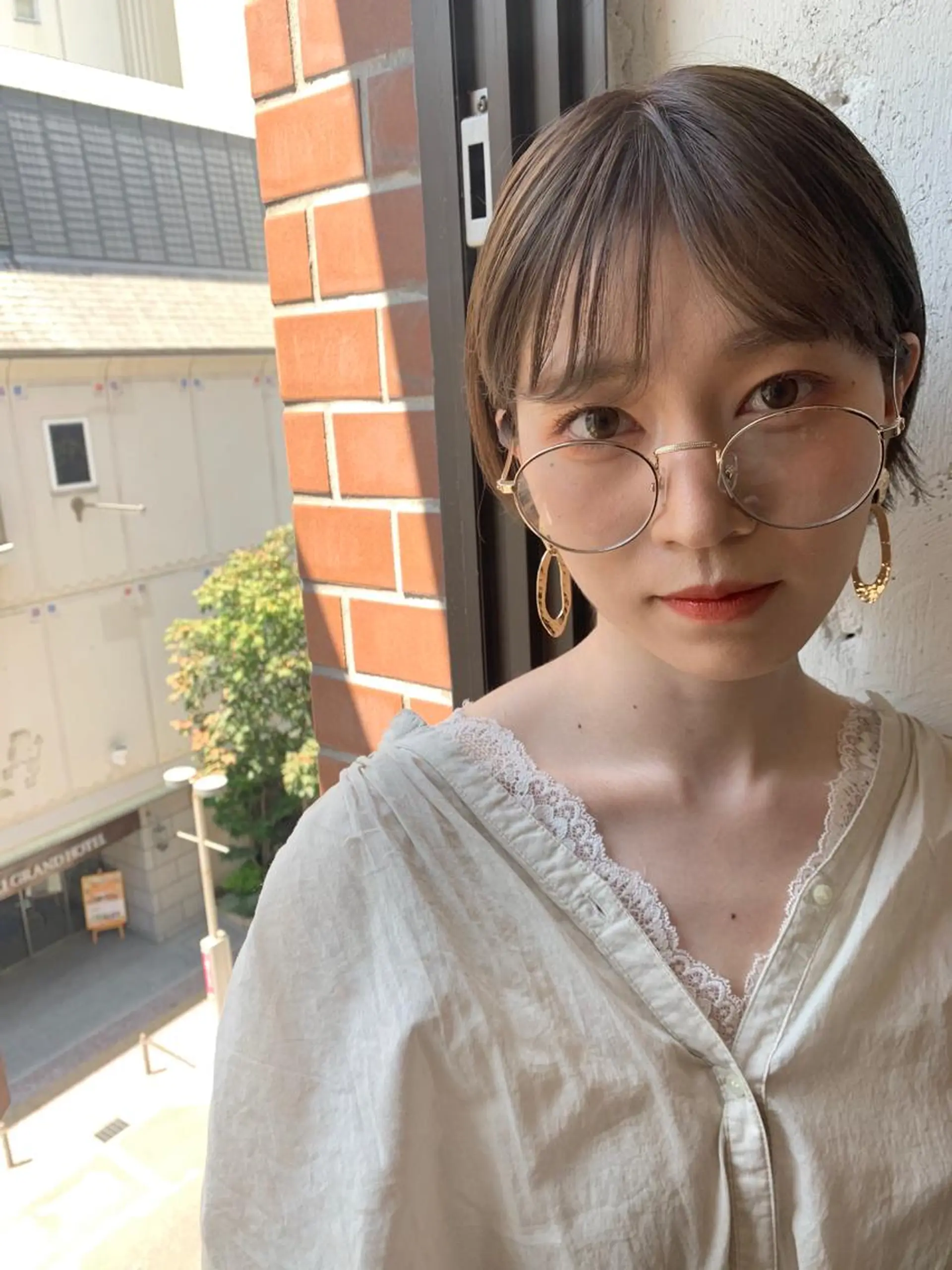 ショート カラー グレージュ Fuuu《フゥ》所属・シノザキ シンゴのヘアスタイル