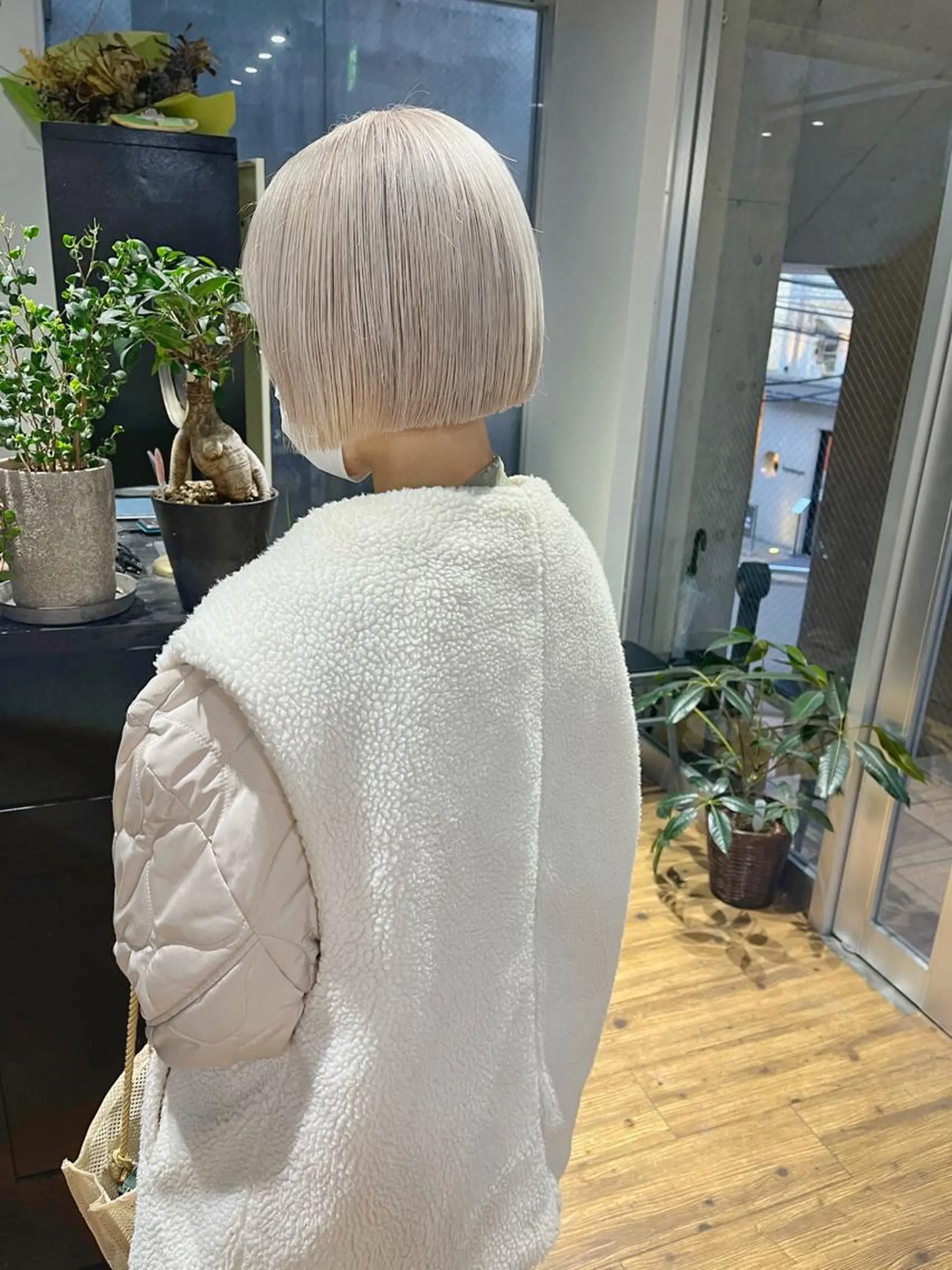 ショート アッシュ ミルクティーブラウン ピンクブラウン レイヤーカット ヘアカラー ハイトーンNo.1✨ パーマ✨イマイタツヤのヘアスタイル