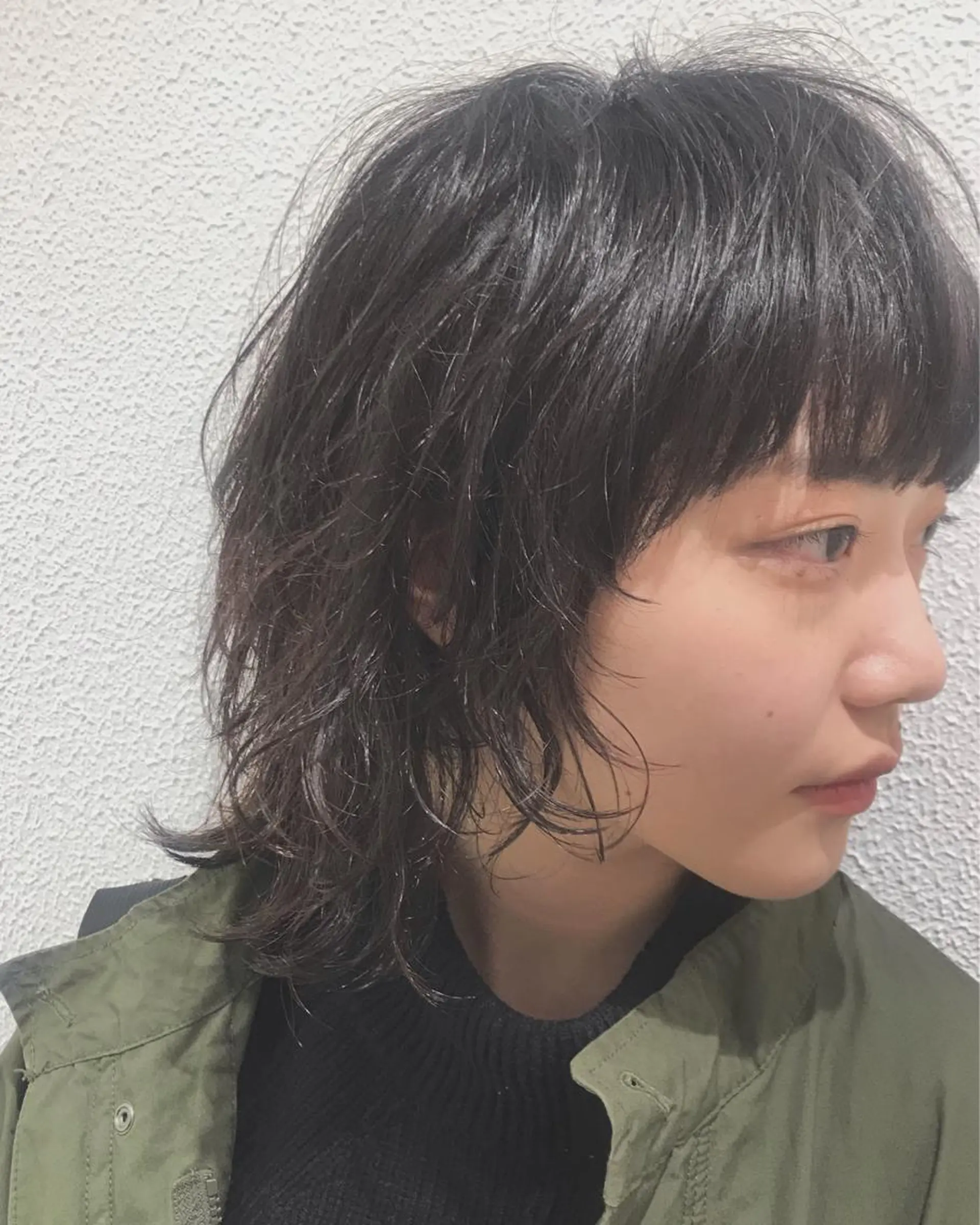 ミディアム パーマ ウルフカット デジタルパーマ ウエモト　タク ショート/レイヤーのヘアスタイル