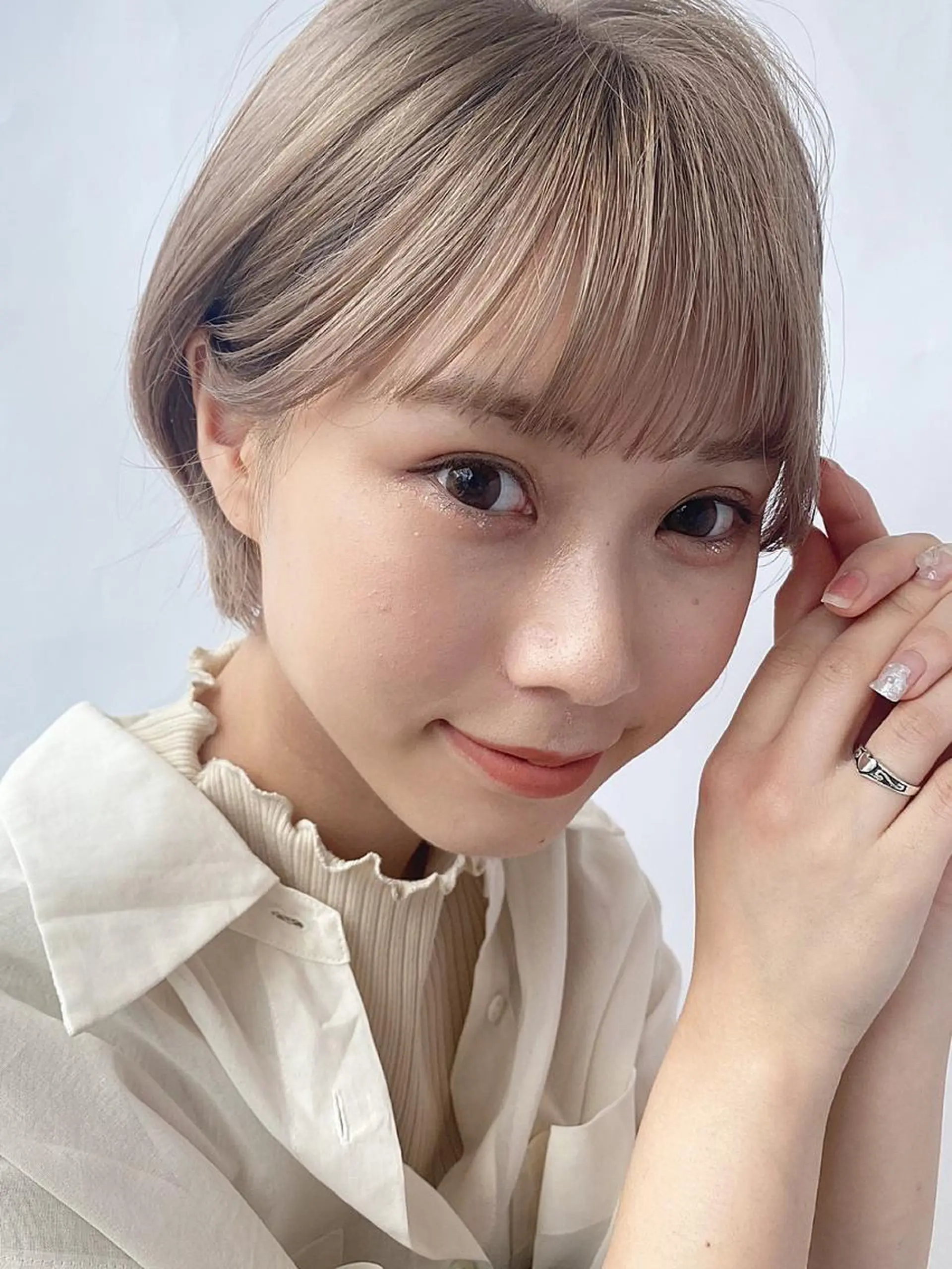 カラー レイヤー 顔周り グレージュ/添田晃基のヘアスタイル