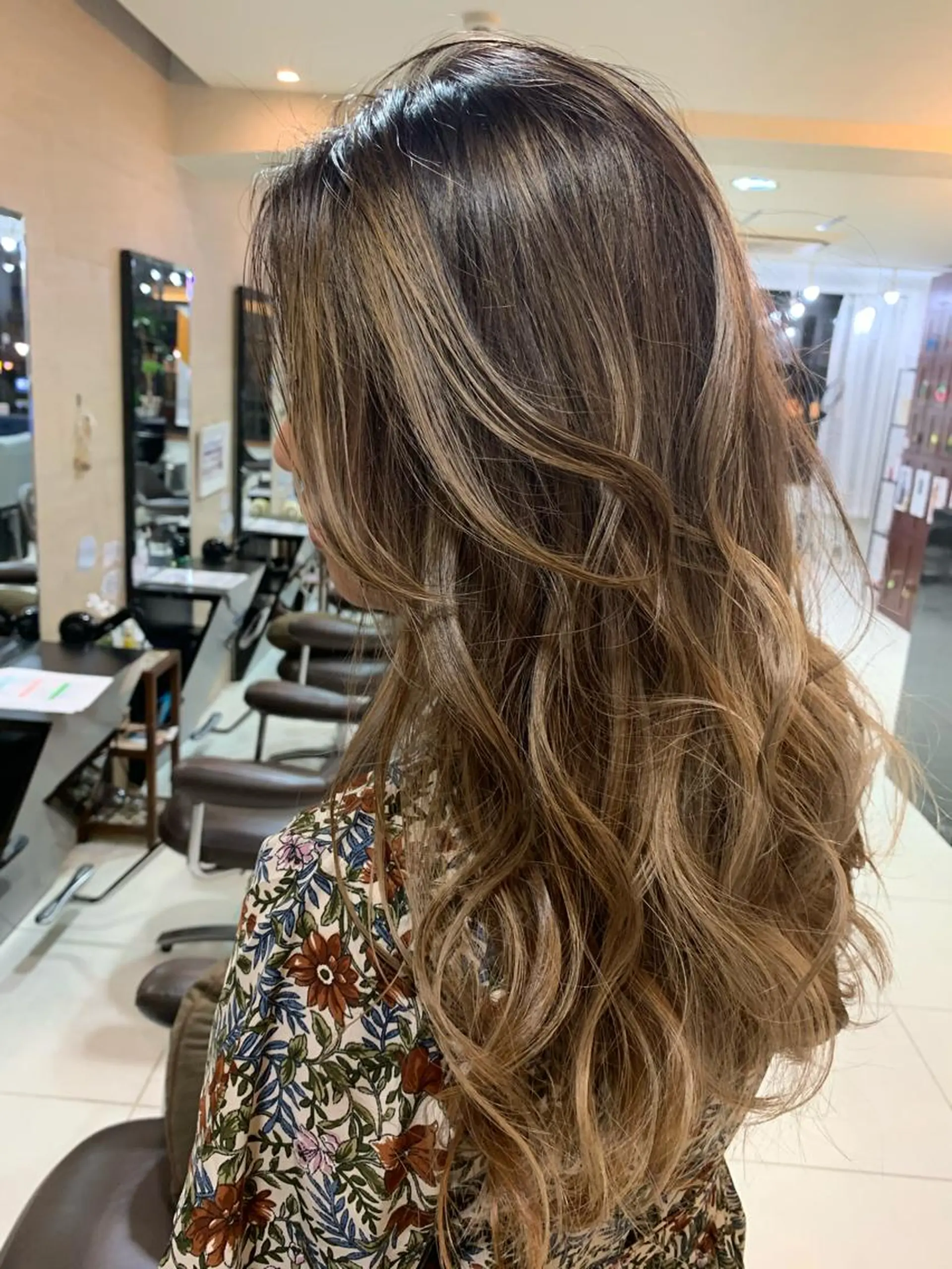 ロング レイヤーカット 🇺🇸ハイライト特 化美容師🇺🇸漆沢のヘアスタイル