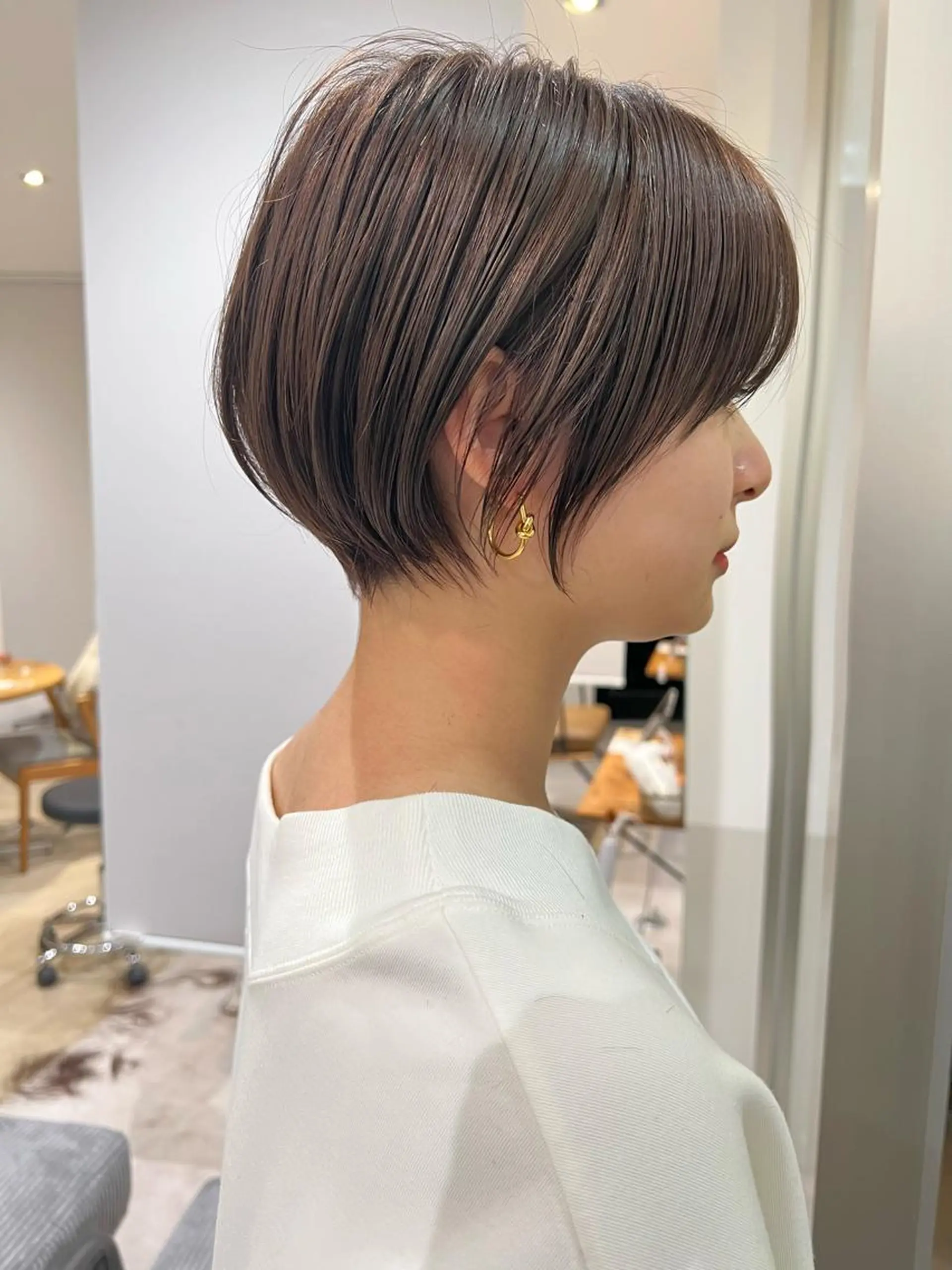 ショート 顔まわりカラー特化 赤津百合絵のヘアスタイル