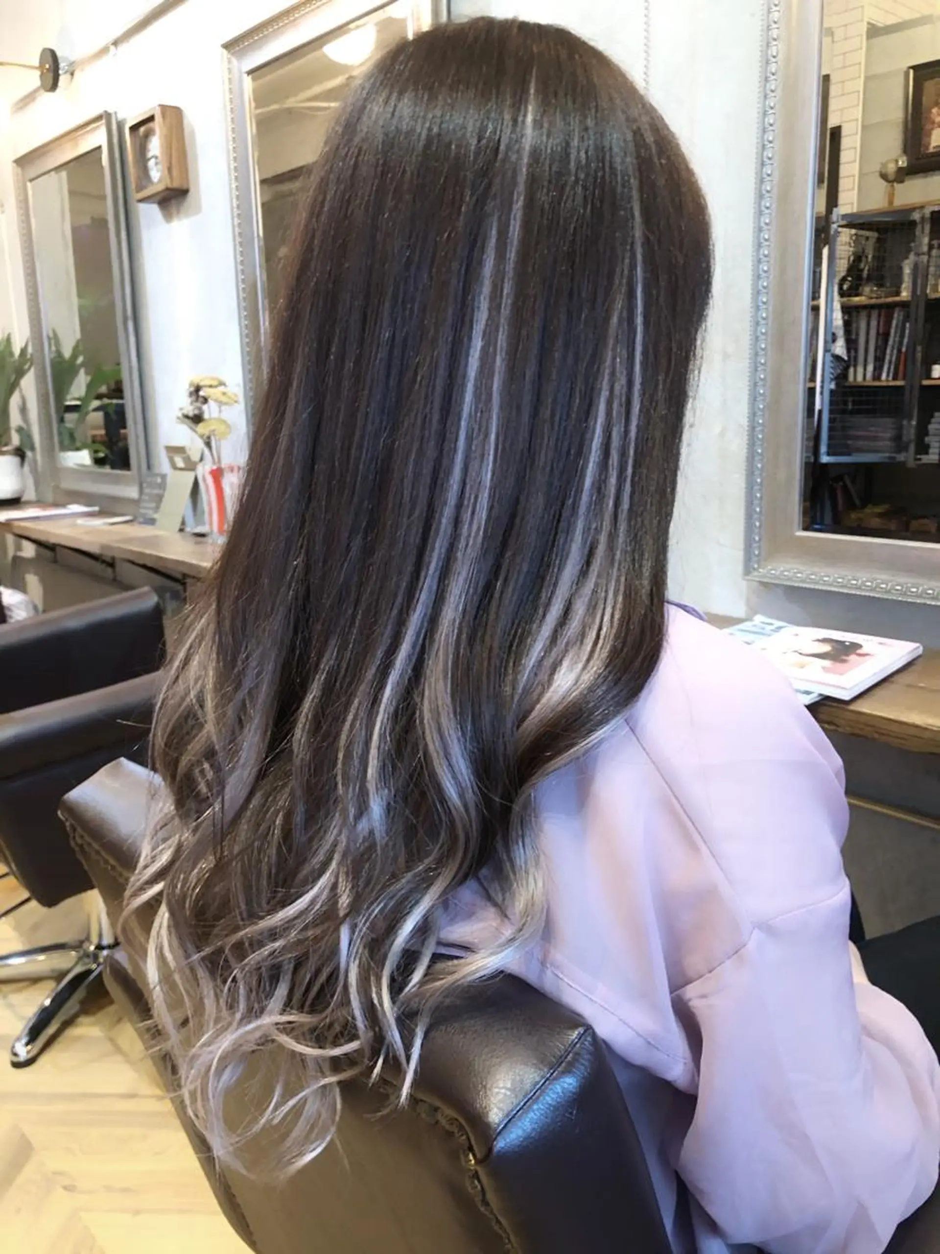 ロング カラー シールエクステ ミストバング ブリーチ ダブルカラー イヤリングカラー カット エクステ エクステ指名No.1 【店長】橘田のヘアスタイル