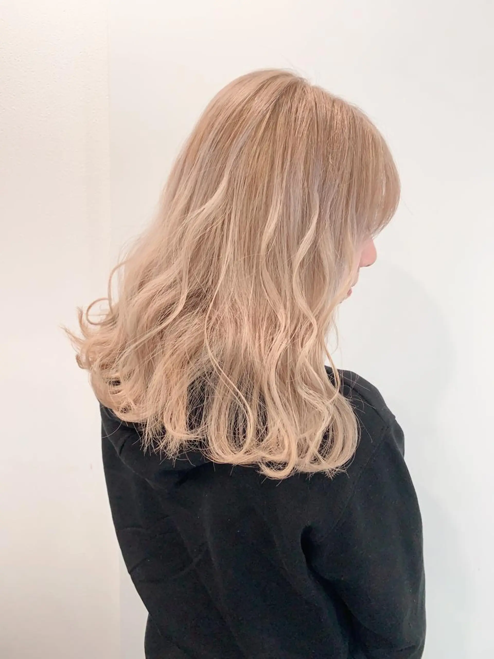 セミロング アッシュ ハイライト レイヤーカット ヘアカラー stylist ネネのヘアスタイル