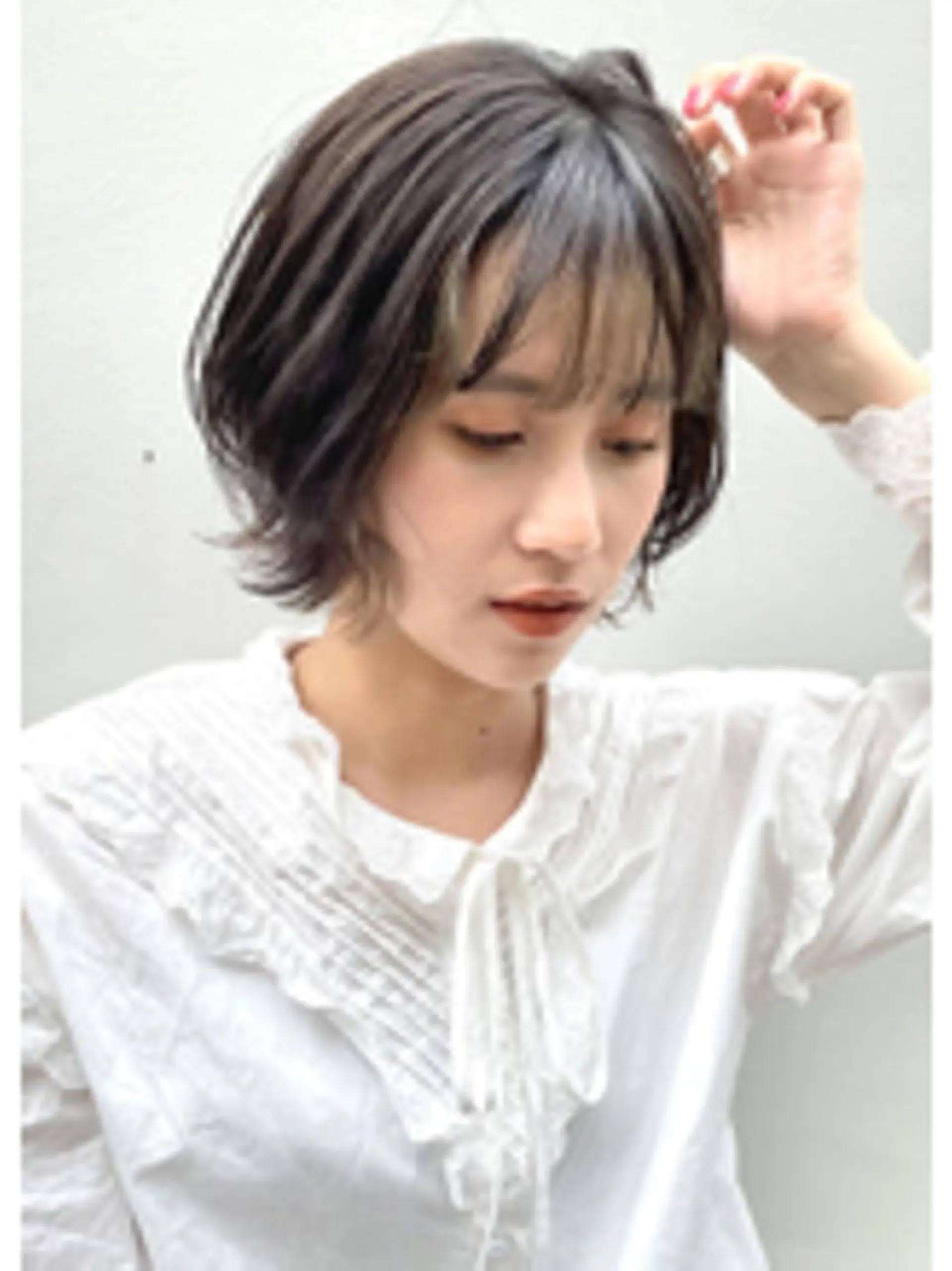 ショート ミストバング ショートヘア ウルフカット ヘアカラー SiLO 【シロ】のヘアスタイル