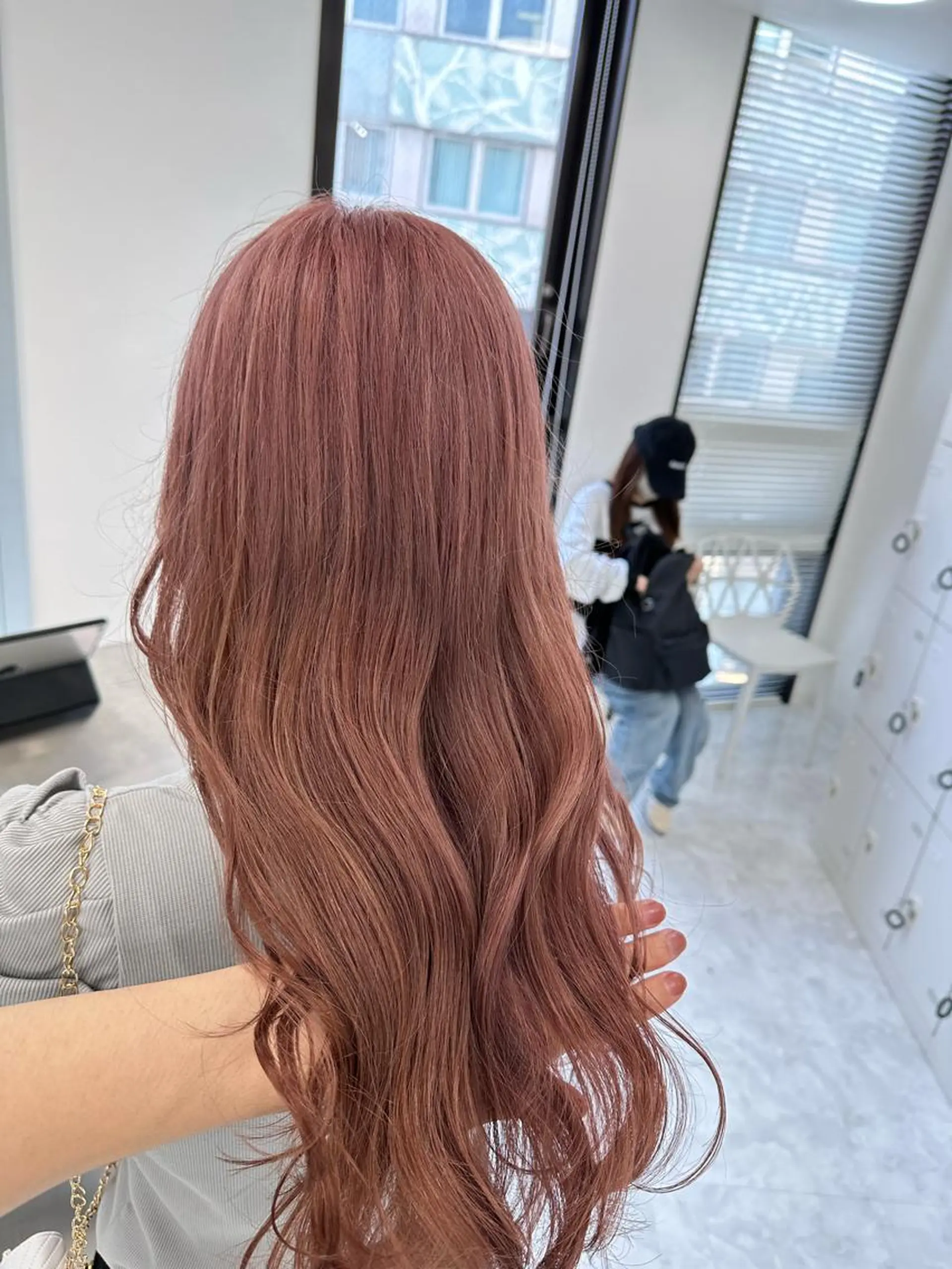ロング カラー ケアブリーチ 韓国レイヤーKYONのヘアスタイル