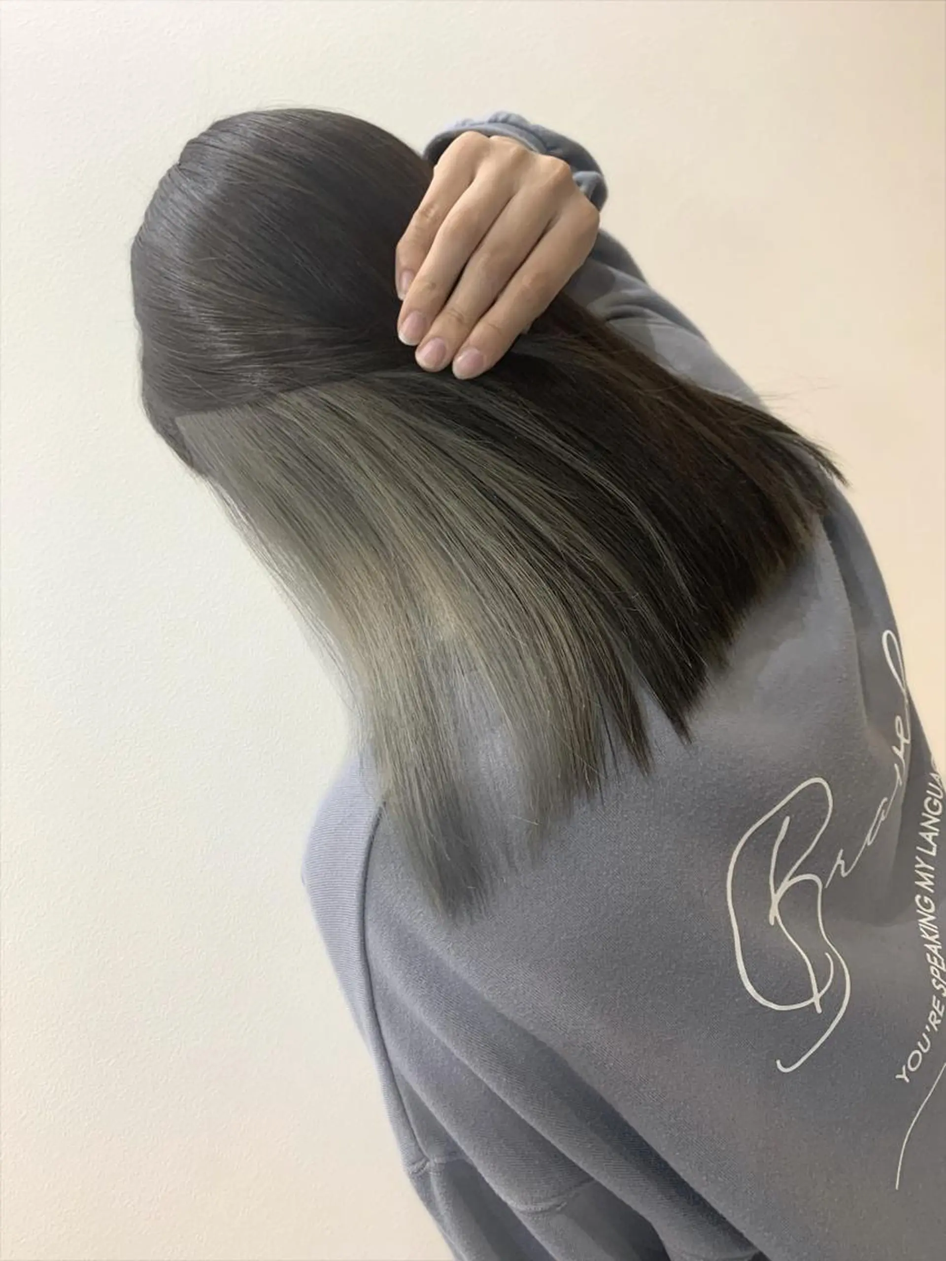 ミディアム カラー ヘアアレンジ インナーカラー シルバー VIM hairおもろまち店のヘアスタイル
